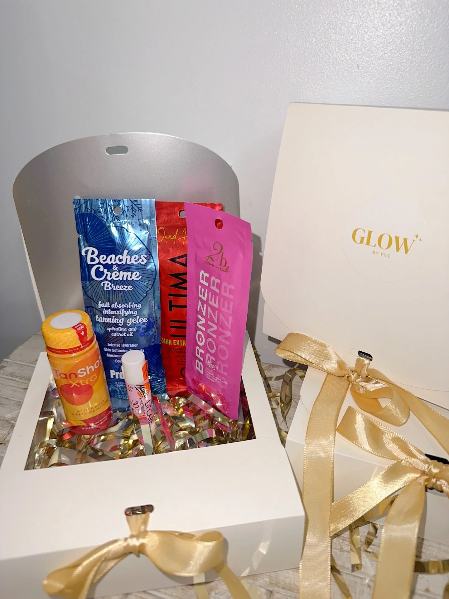 Christmas Gifts Boxes 🎄✨🤍

This year we have 4 different gift boxes available , all ranging for &pound;10-&pound;30
Whether you&rsquo;re buying these as a gift or for yourself, grab yourself a bargin as these bundles will save you money 🤍

1. ���x