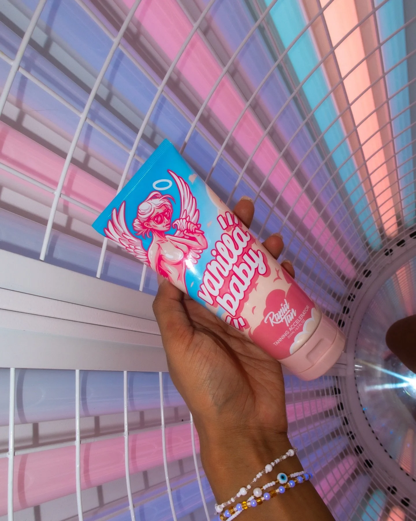 Vanilla Baby 🧁✨

The ultimate lotion for achieving a natural, golden tan while keeping your skin nourished and hydrated

With its rich formula, this cream delivers a velvety-soft finish and a glow that&rsquo;s as sweet as its name ✨

Bottles are onl