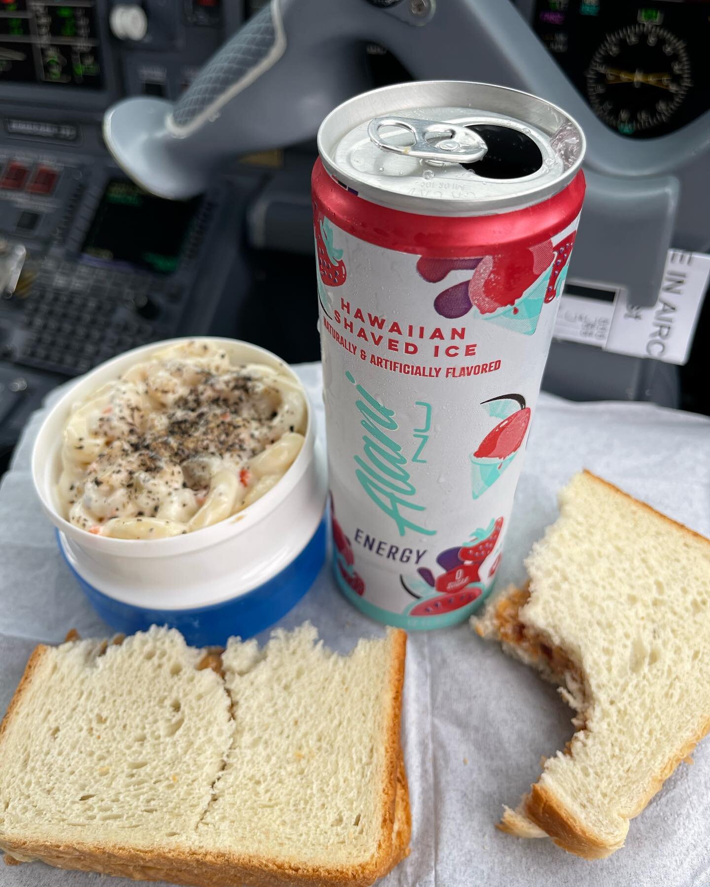 @alaninutrition keeping me going to get my passengers to where they have to go. We don&rsquo;t get &ldquo;normal&rdquo; lunch breaks so we have to try and stay healthy and eat right when we can and your products do just that.
#pilotlife #airlinepilot