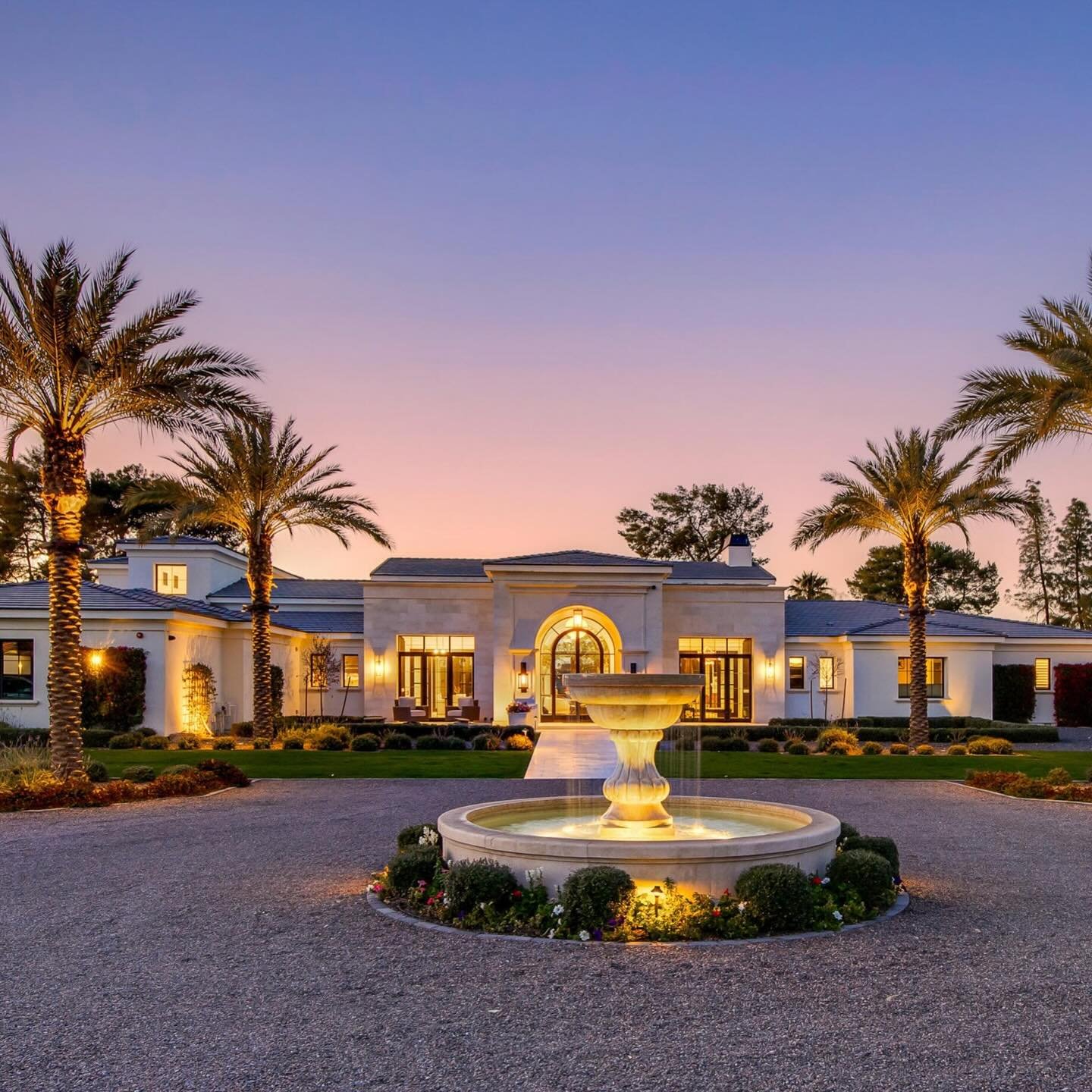 FEATURED LISTING ▨ Welcome to 18 Biltmore Estates

Located along the famed Arizona Biltmore Circle and sitting on a premier 1.23 acre golf course lot with unobstructed views of the Estates Course and Piestawa Peak, this is one of the most desired Bil