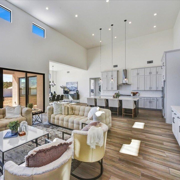 JUST LISTED | Desert Dawn Estates
▪️ Soft Contemporary Home - NEW Construction
▪️ Quiet Cul-de-Sac Location
▪️ Optimally Designed for Modern Living

📍3323 W Desert Dawn Dr, Phoenix, AZ 85083
▪️ 4 Bed | 5 Bath | 3,727 Sq Ft
▪️ Spacious Den/Flex Spac
