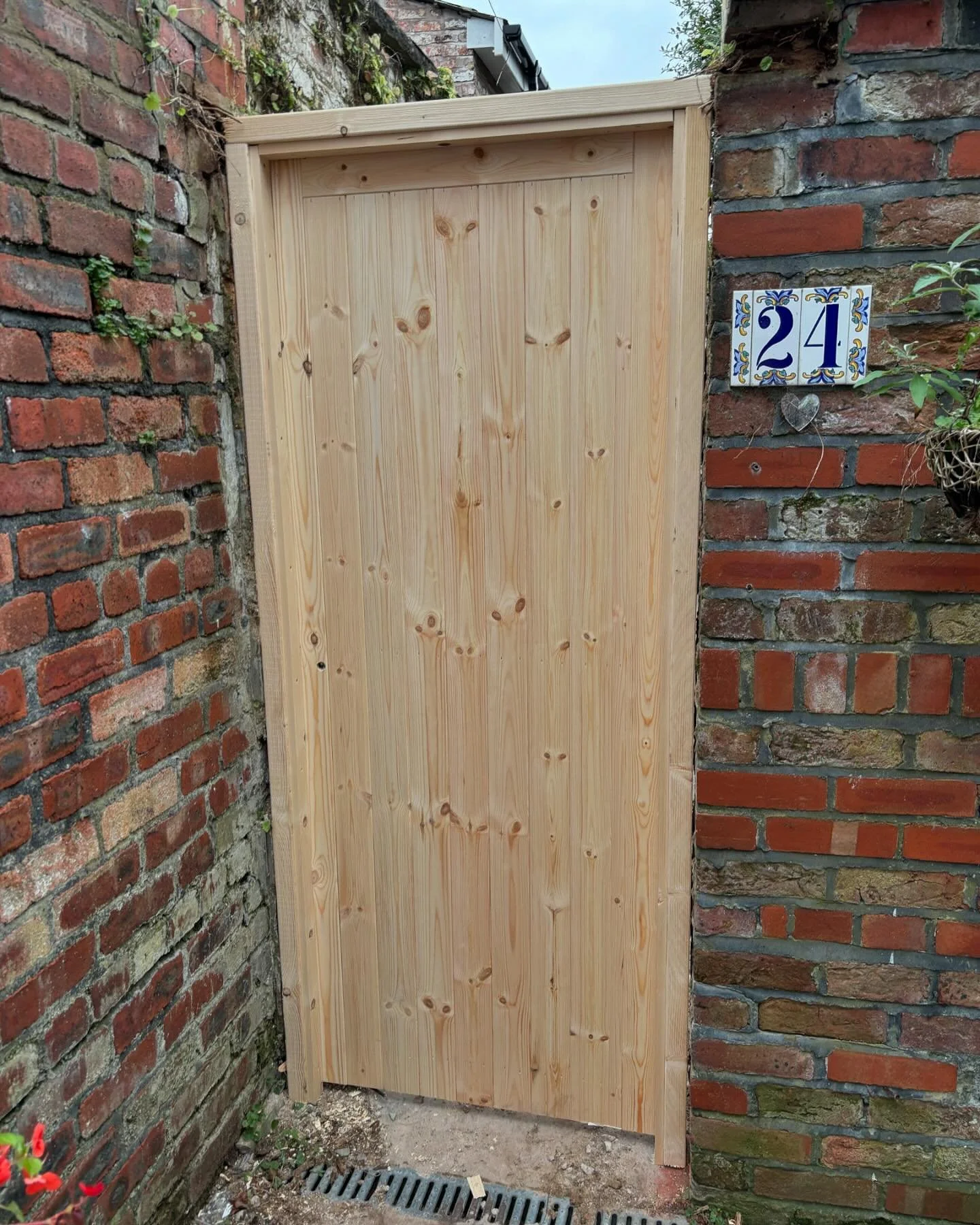 New back gate and frame