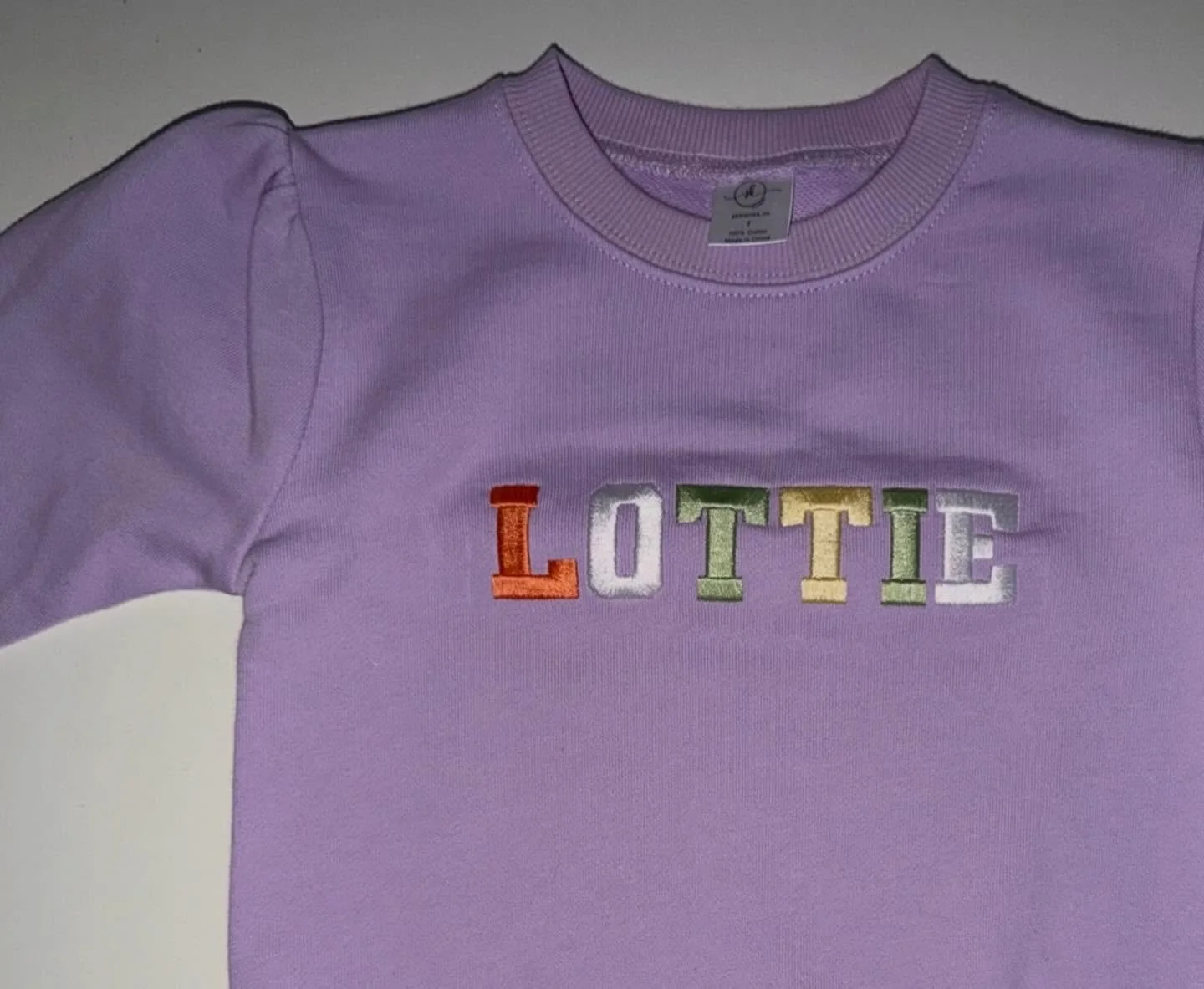 Our puff sleeve sweatshirt with machine embroidery 💜