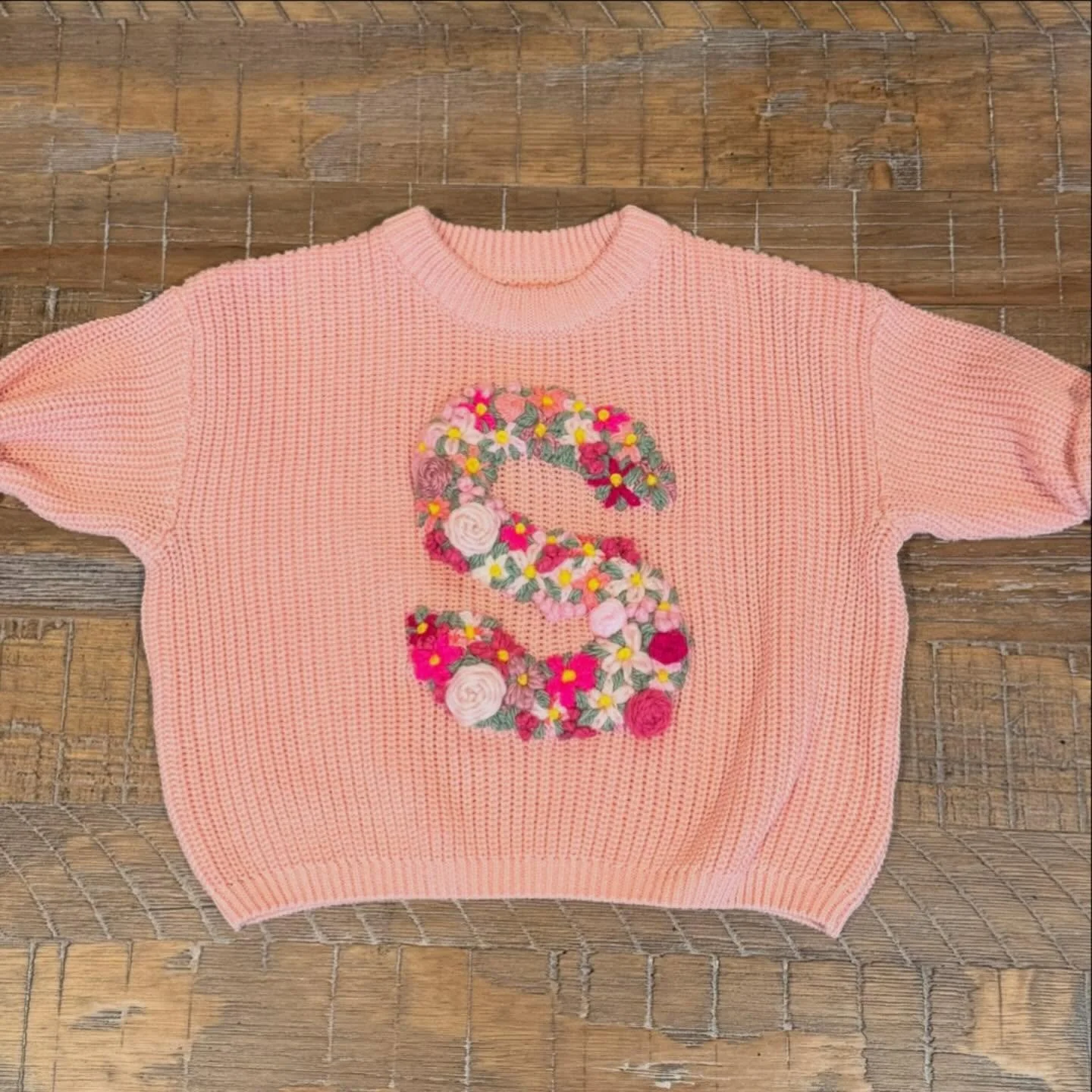 Loving this gorgeous floral monogram! 💕🌸