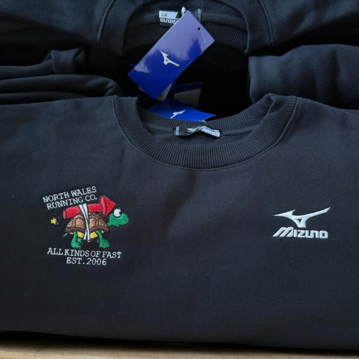 North Wales Running Company @northwalesrunningcompany celebrating 20 years- Congrats to @scottytantino! Beautiful sweatshirts from Mizuno @riley_hennessy_