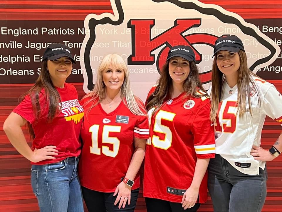 ❤️💛 Mother's Refuge received a grant from the Hunt Family Foundation - We are beyond grateful for their support of our moms and babies! ❤️💛

@chiefs @chiefsinthecommunity