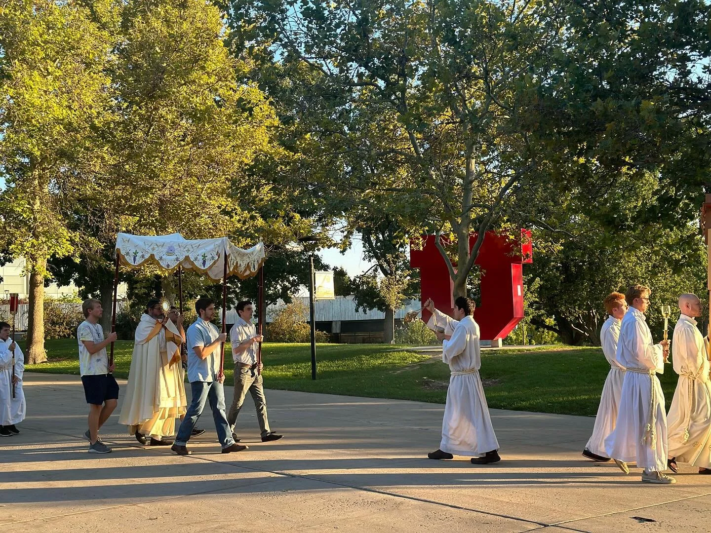 What brings you more pride than sharing Jesus with your community? Join us tomorrow after the 6:30 pm mass to bring Christ to the University of Utah.

#eucharisticprocession #catholicutes #tbt