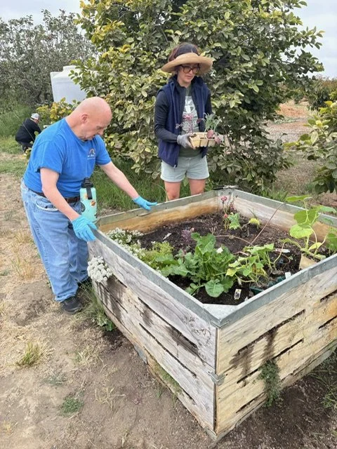 626xochitl&kiw planting.JPG