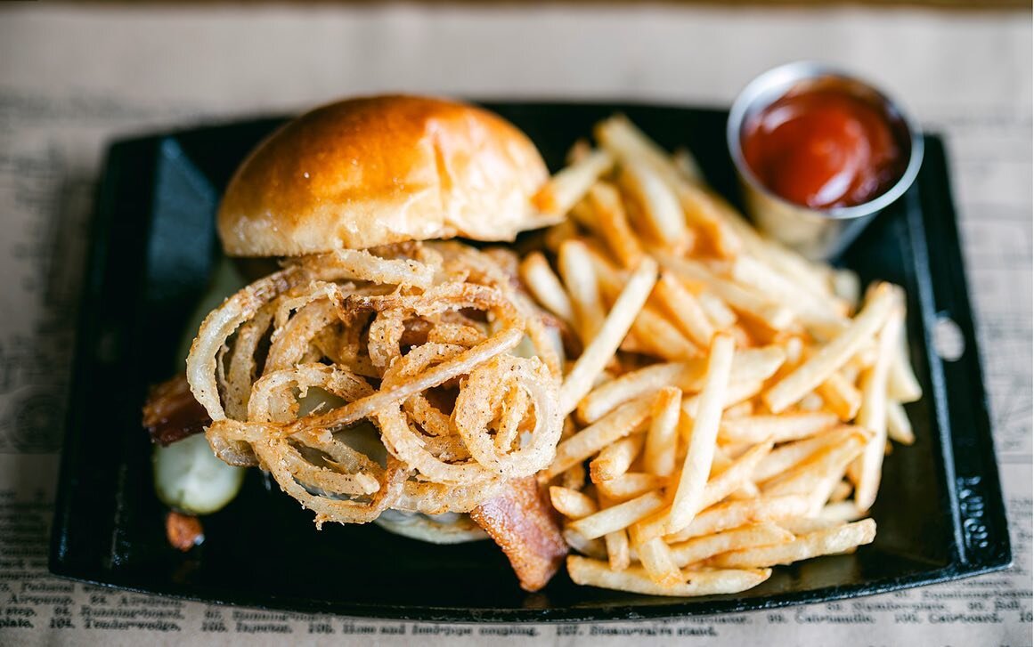 Count the memories, not the calories.
.
.
.
This is our 
🍔 Old Fields Burger
 -Aged White Cheddar 
 -French Fries 
 -Applewood Bacon
 -Crispy Onions
.
.
.
#burger #oldfields #portjefferson #longisland #lieats #whattoeat #eatnyc #nyc