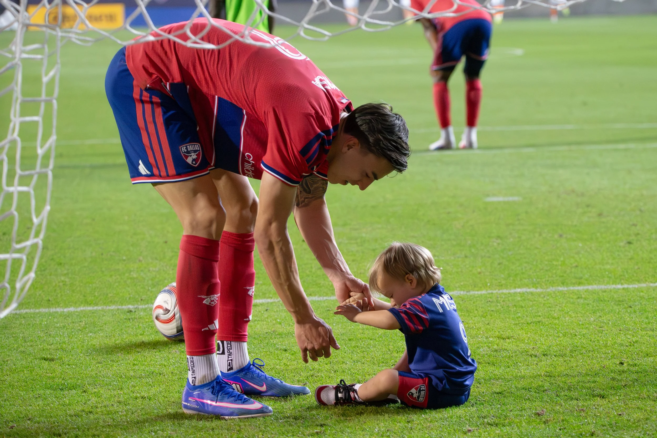 FC Dallas midfielder Petar Musa (9) celebrates with his son, Nikki, age 1, after an MLS regular season match between FC Dallas and Houston Dynamo FC at Toyota Stadium on Saturday, March 21, 2026. (Daniel McGregor-Huyer/Zuma Press Wire)