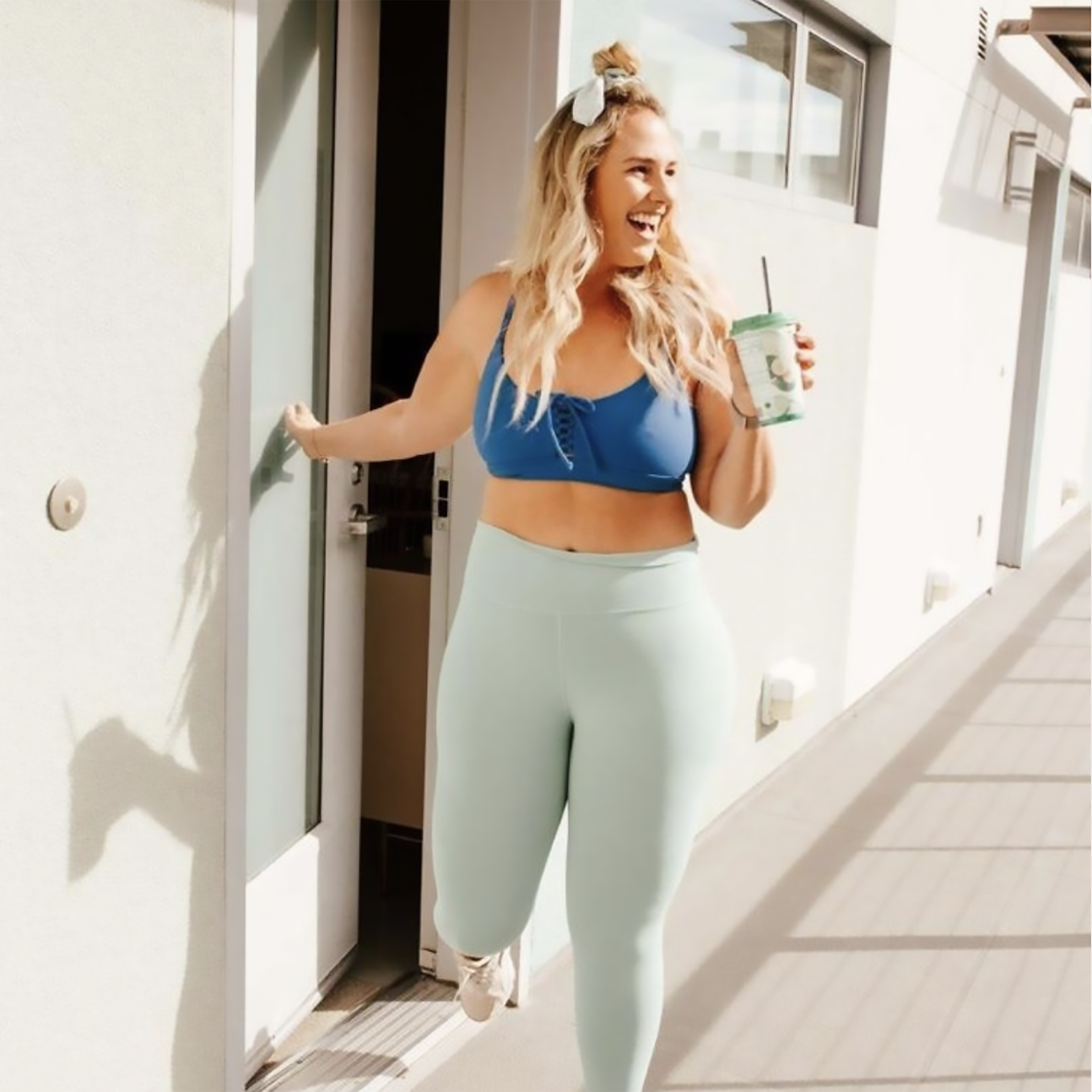 07_Thrive_WorkSample_lifestyleOutside.png