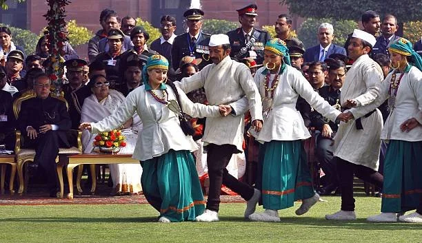 Barada Nati is a folk dance that originated in Uttarakhand's Chamoli district. Men and women dance in a circle, holding hands, accompanied by traditional instruments such as the dhol, damau, and turri.