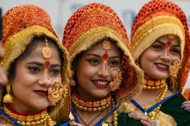 Langvir Nritya is an acrobatic dance popular in Uttarakhand's Jaunsar-Bawar region. Men wearing colorful traditional attire perform complex acrobatic moves to the beat of drums and other instruments.