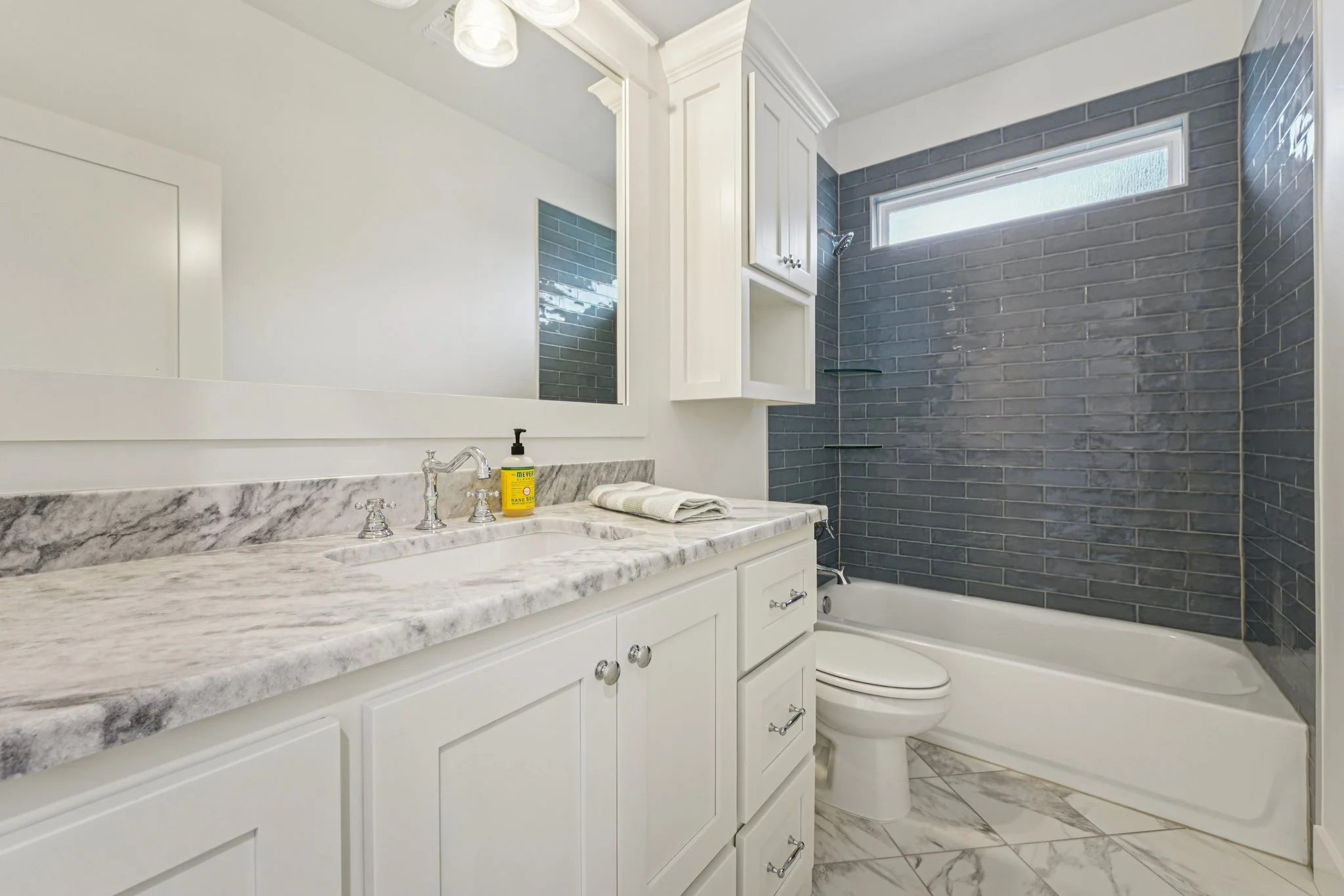26-web-or-mls-Providence Dr-S2908-024.jpg