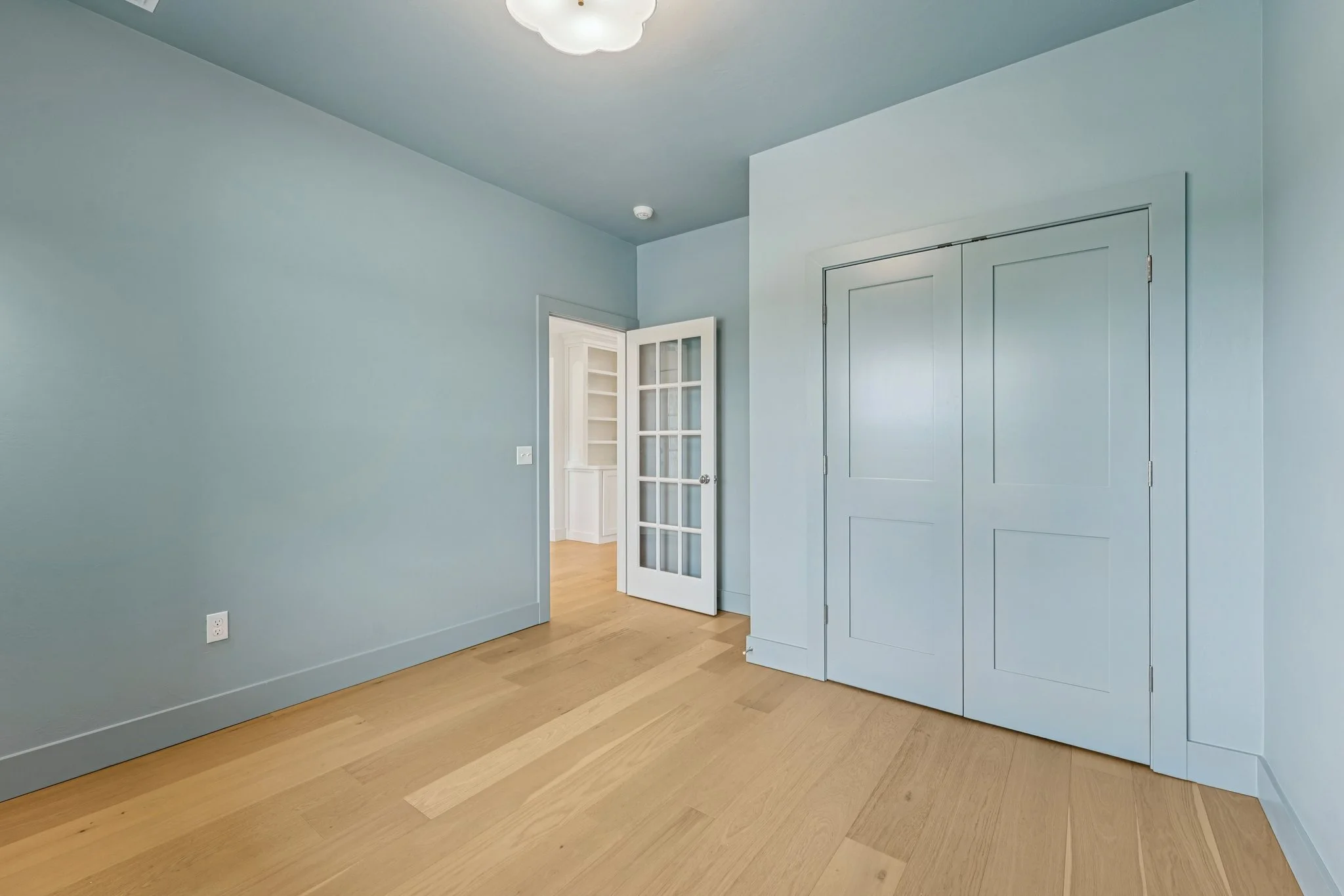 20-web-or-mls-Providence Dr-S2908-018.jpg