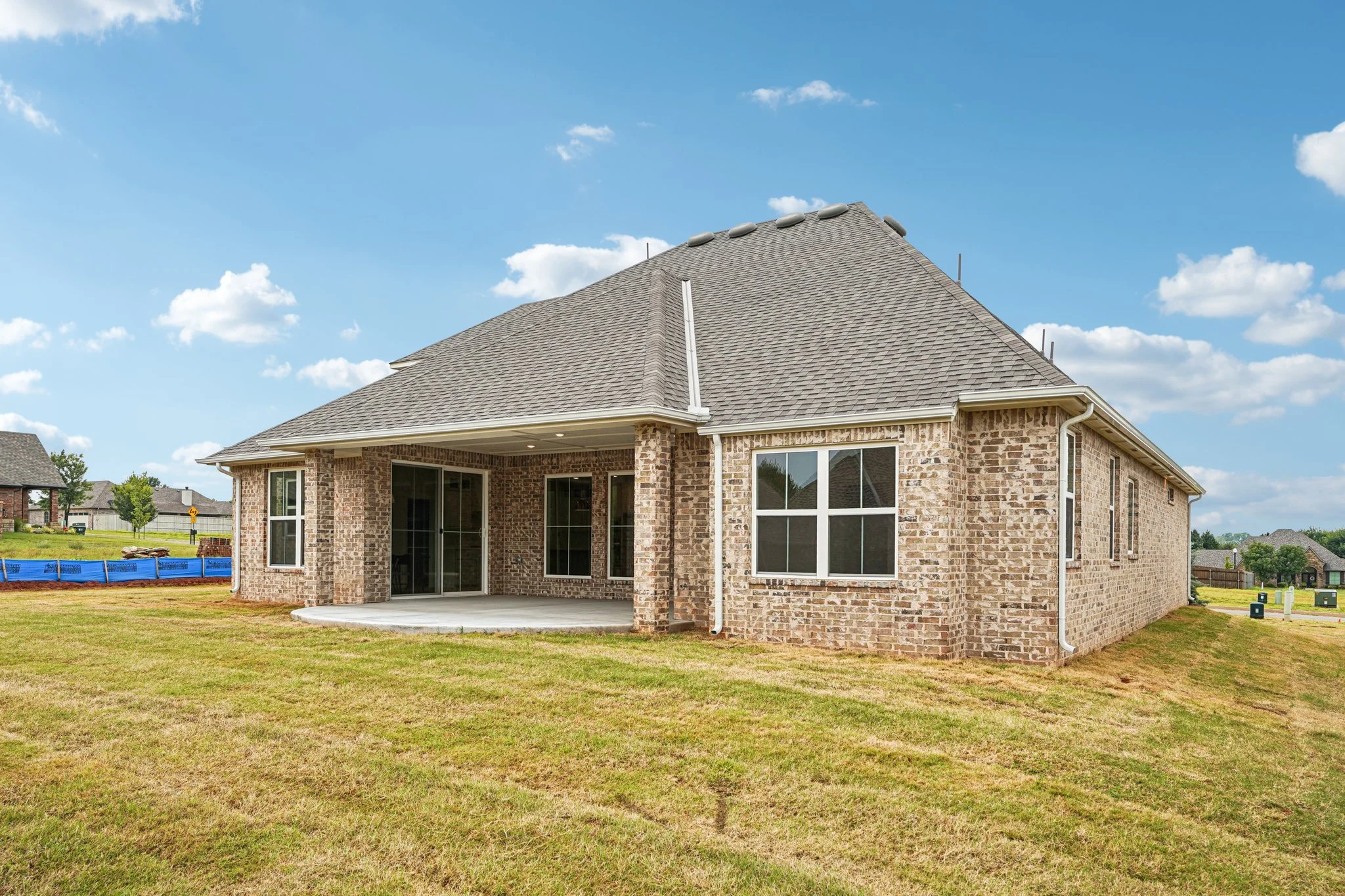 40-web-or-mls-Providence Dr-S2908-038.jpg