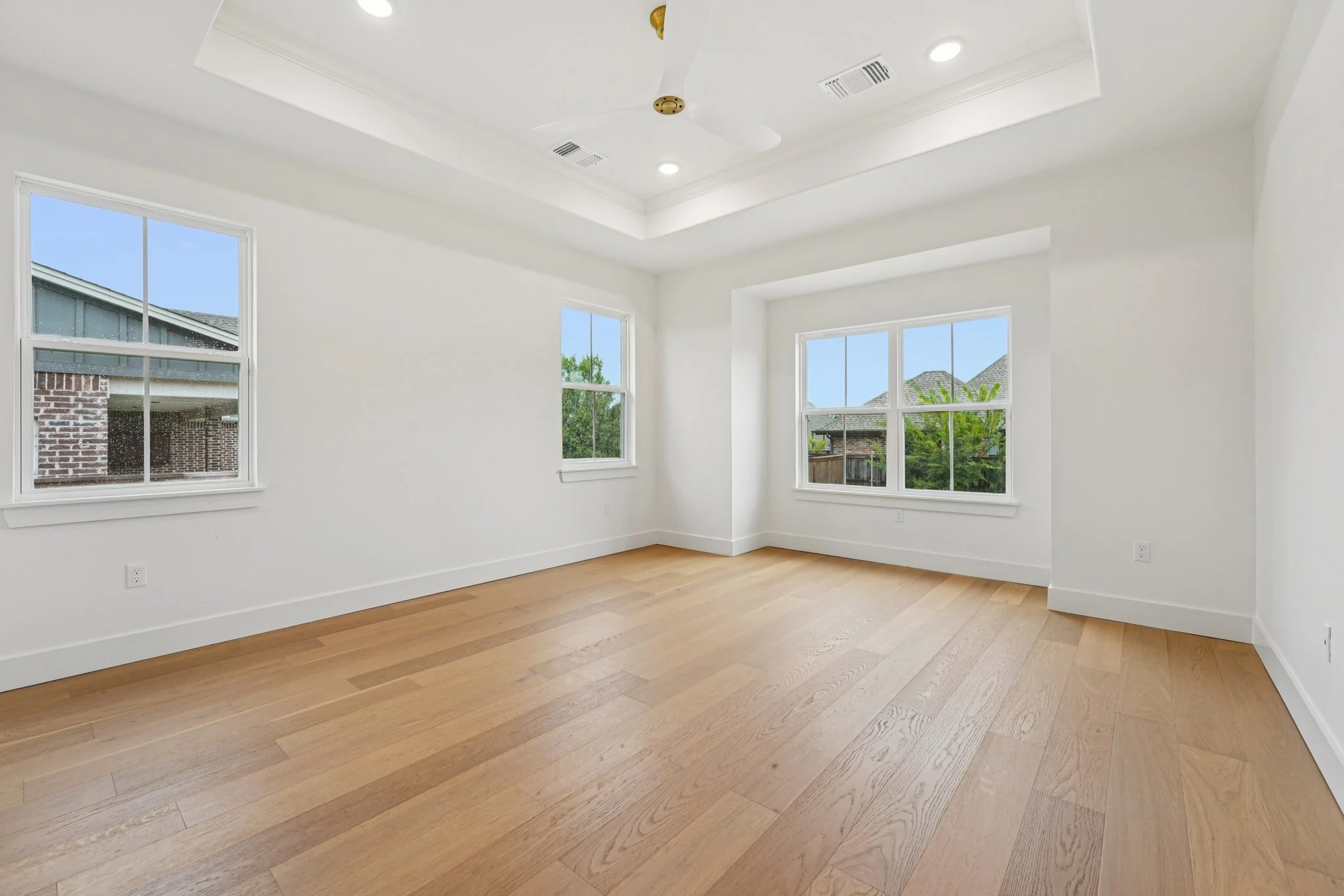 27-web-or-mls-Providence Dr-S2908-025.jpg