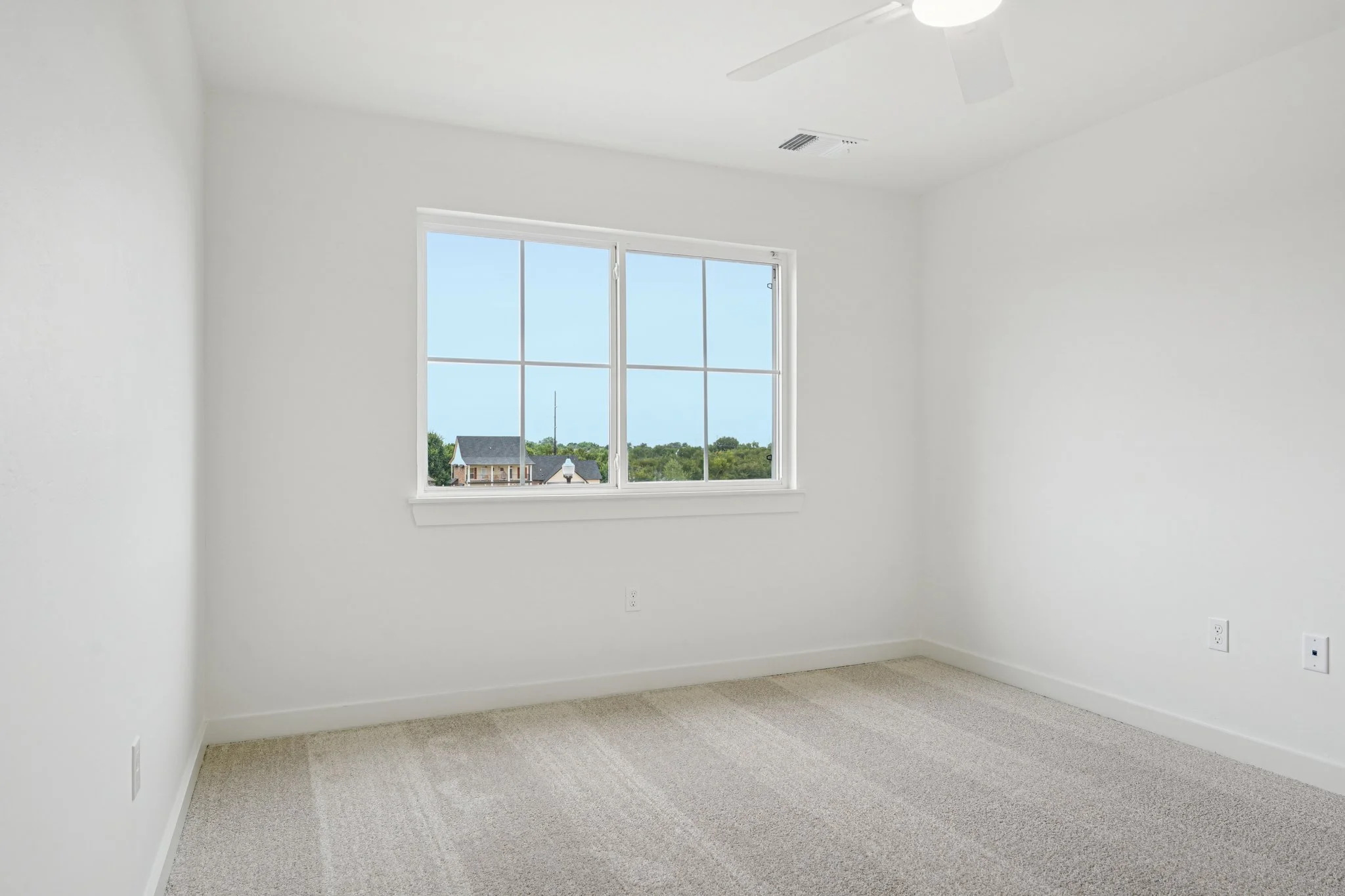 38-web-or-mls-Providence Dr-S2908-036.jpg