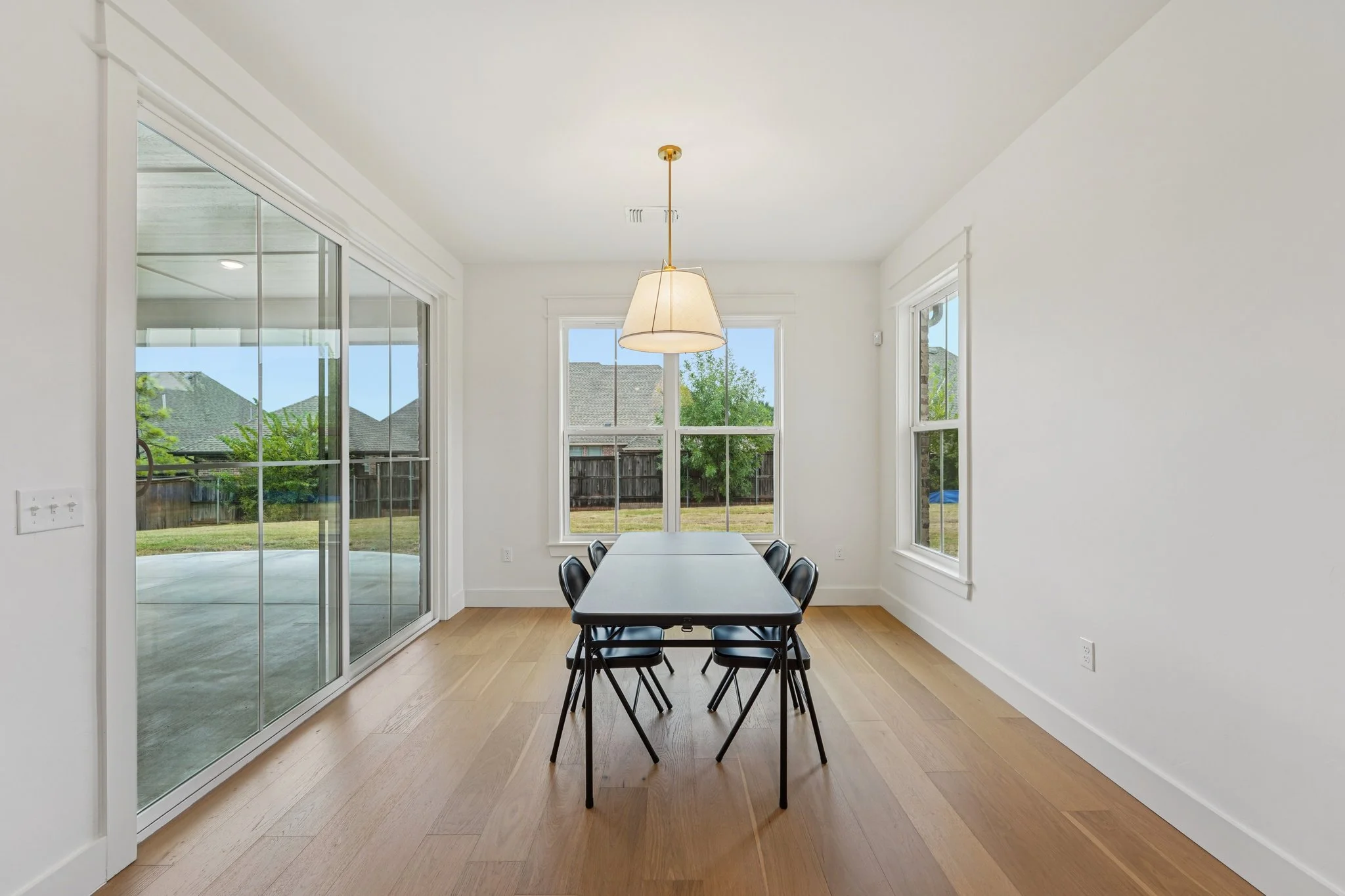 13-web-or-mls-Providence Dr-S2908-011.jpg