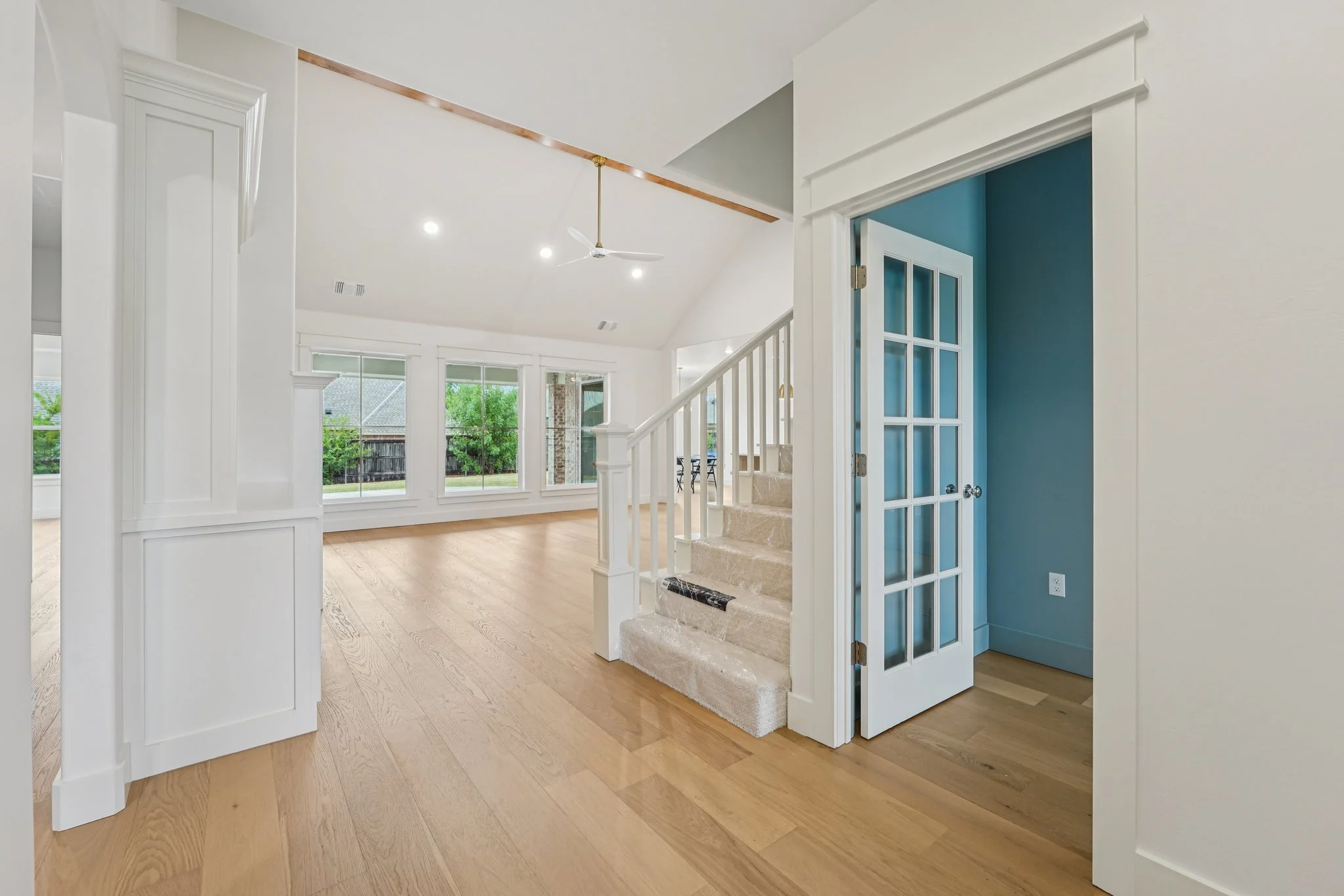 9-web-or-mls-Providence Dr-S2908-007.jpg