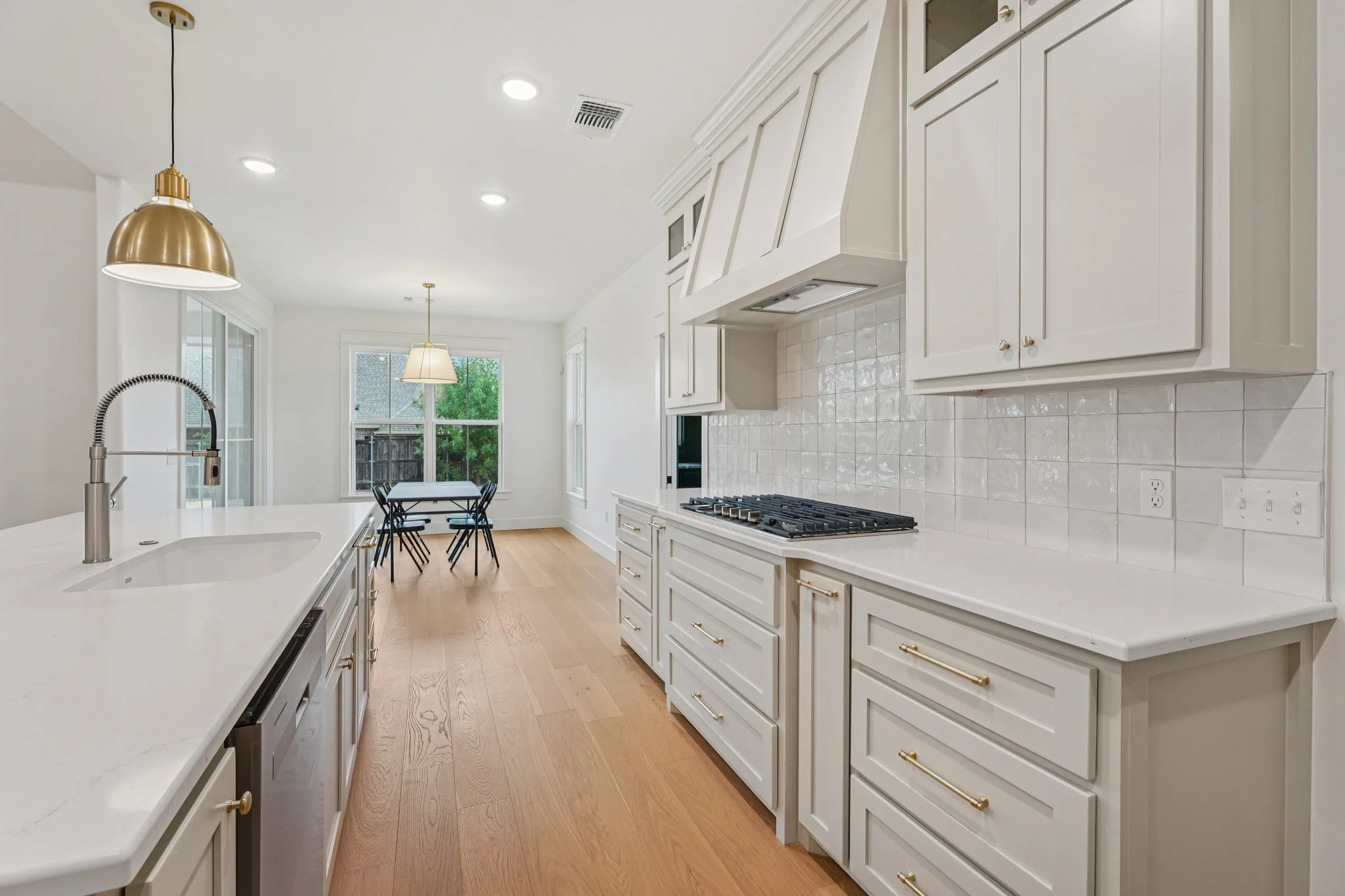 15-web-or-mls-Providence Dr-S2908-013.jpg