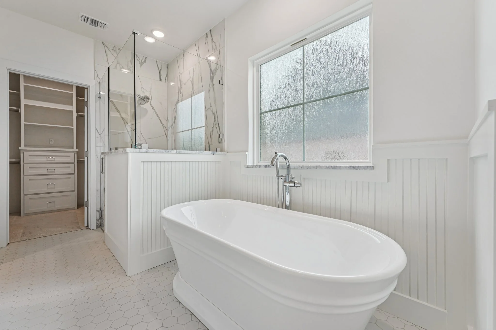 30-web-or-mls-Providence Dr-S2908-028.jpg