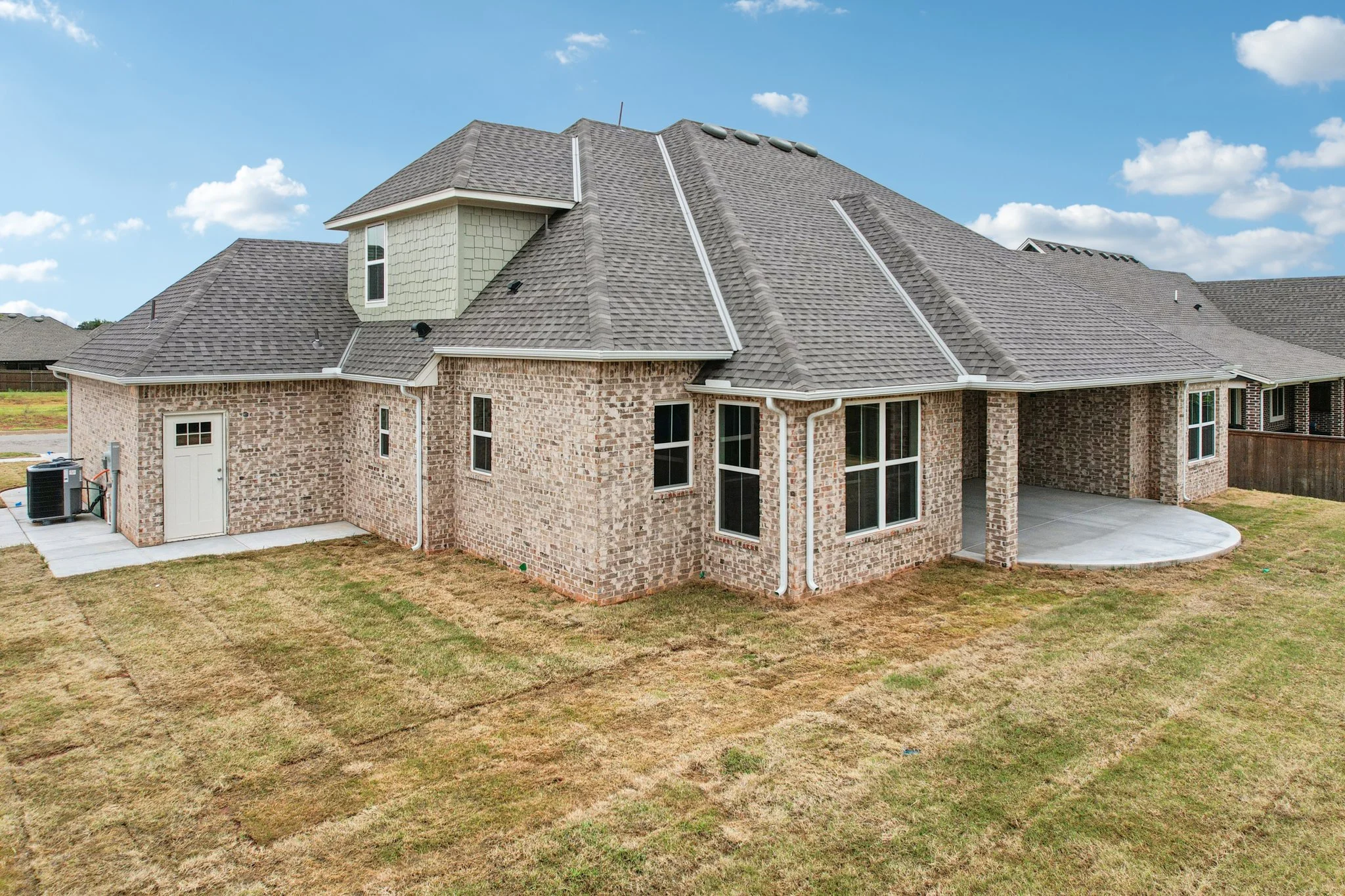 59-web-or-mls-Providence Dr-S2908-057.jpg