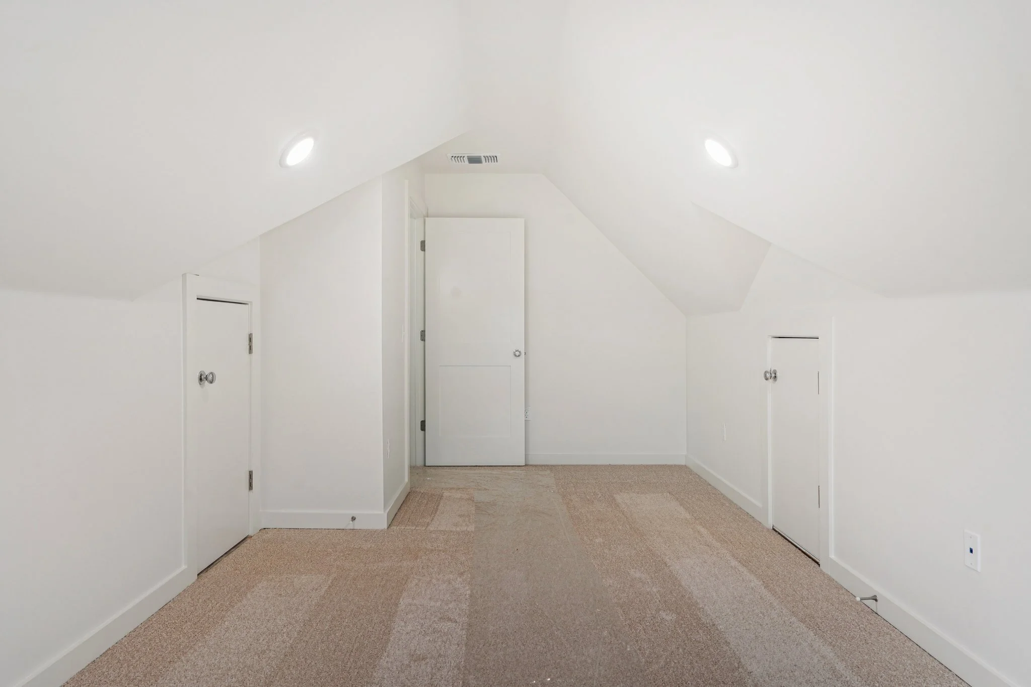37-web-or-mls-Providence Dr-S2908-035.jpg