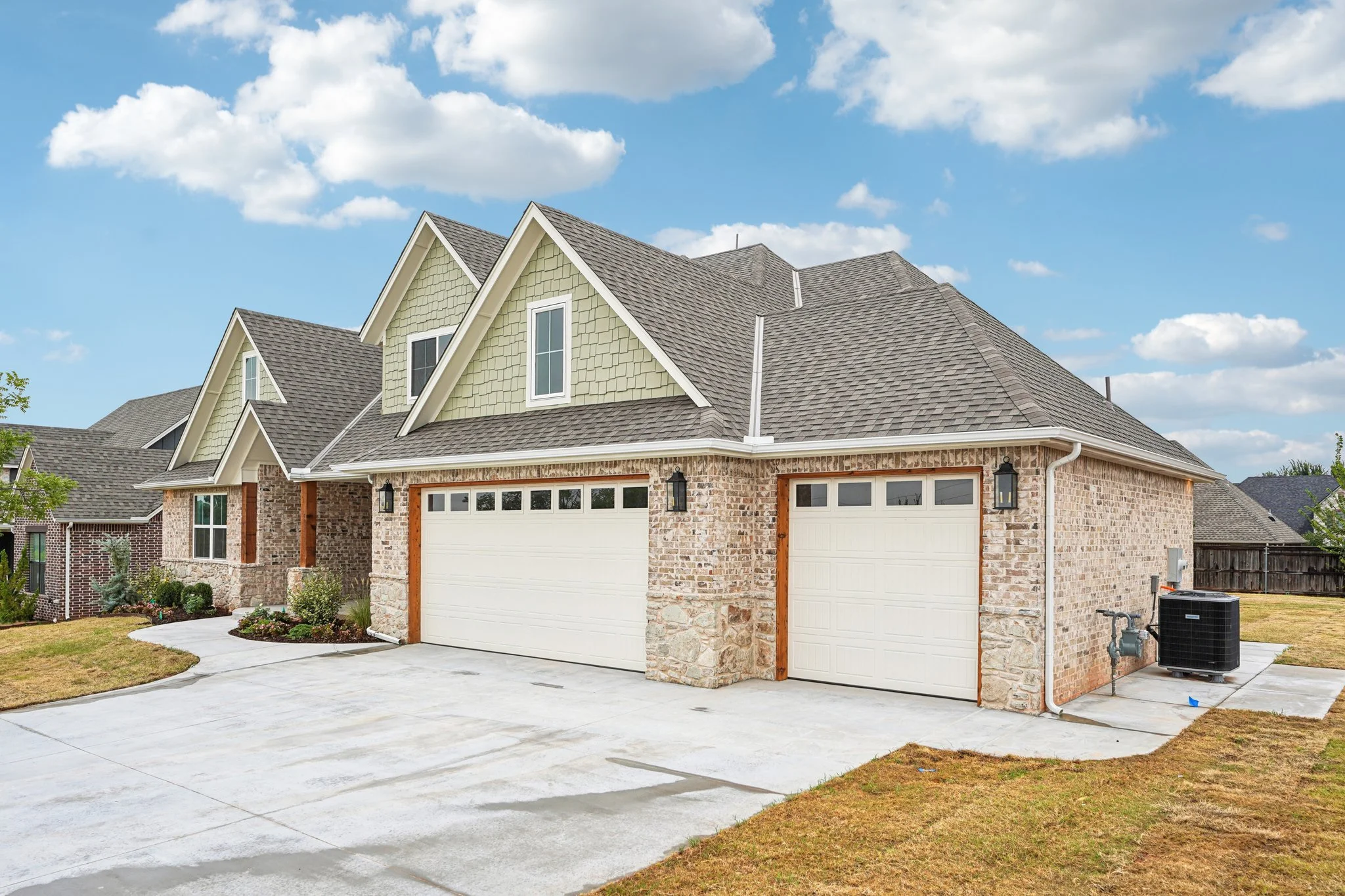 5-web-or-mls-Providence Dr-S2908-003.jpg