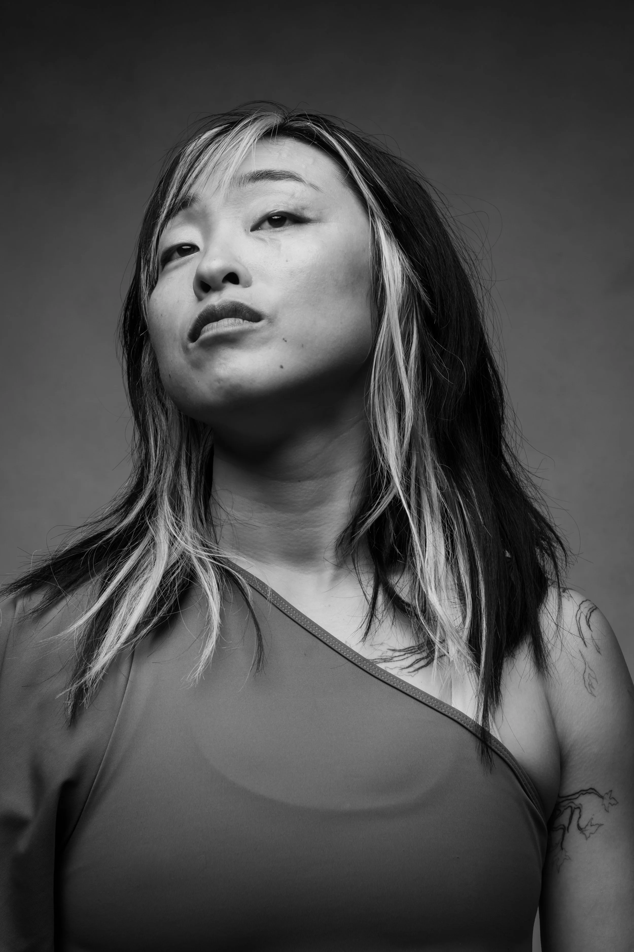 Josie Fouts para climber looks off camera