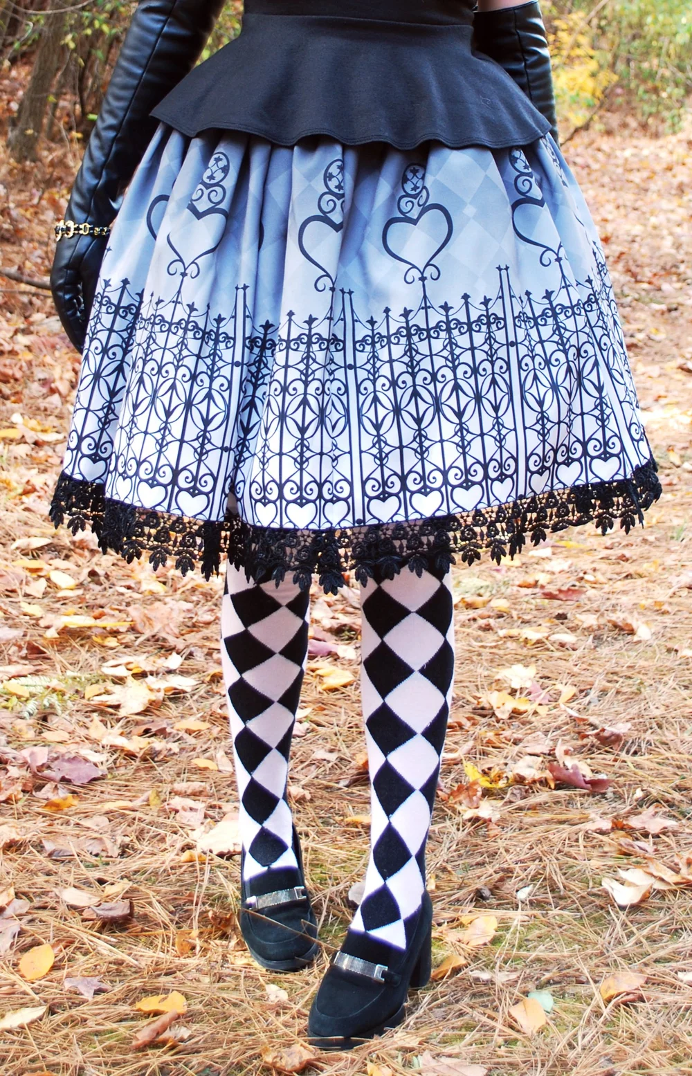 London Gate Monochrome Lolita Skirt with Pockets — Puvithel