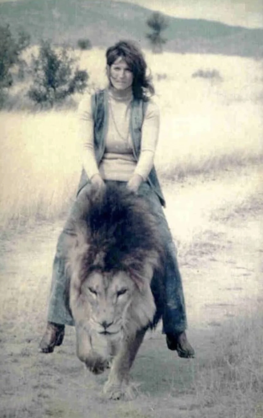Cici Riding the Lion 519 KB.jpg