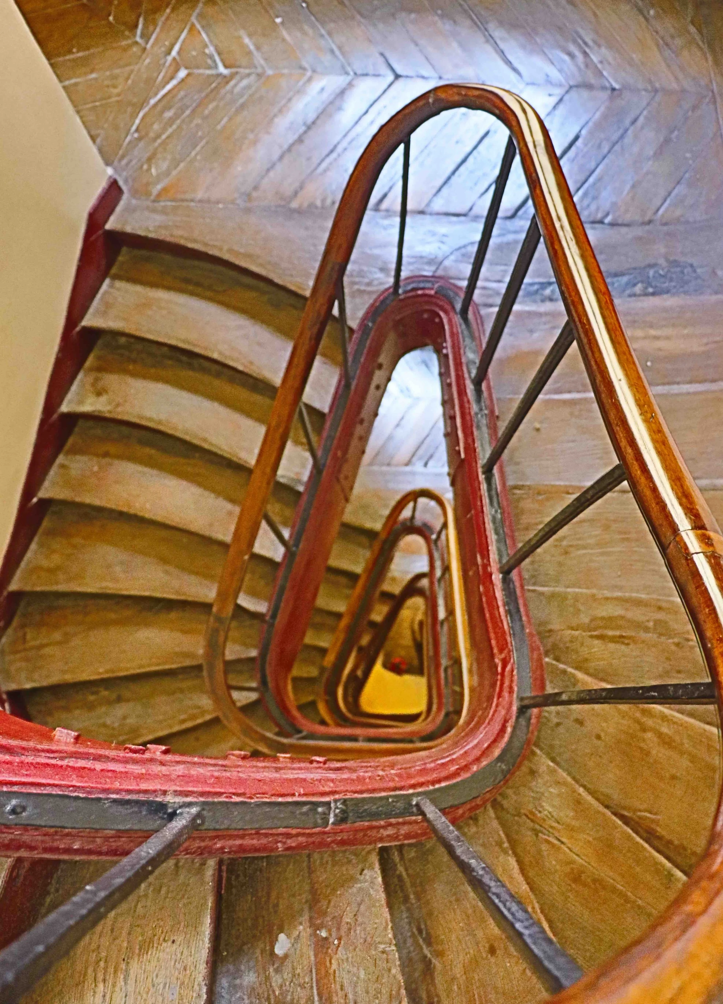 Staircase at rue Dauphine 2.2 MB.jpg