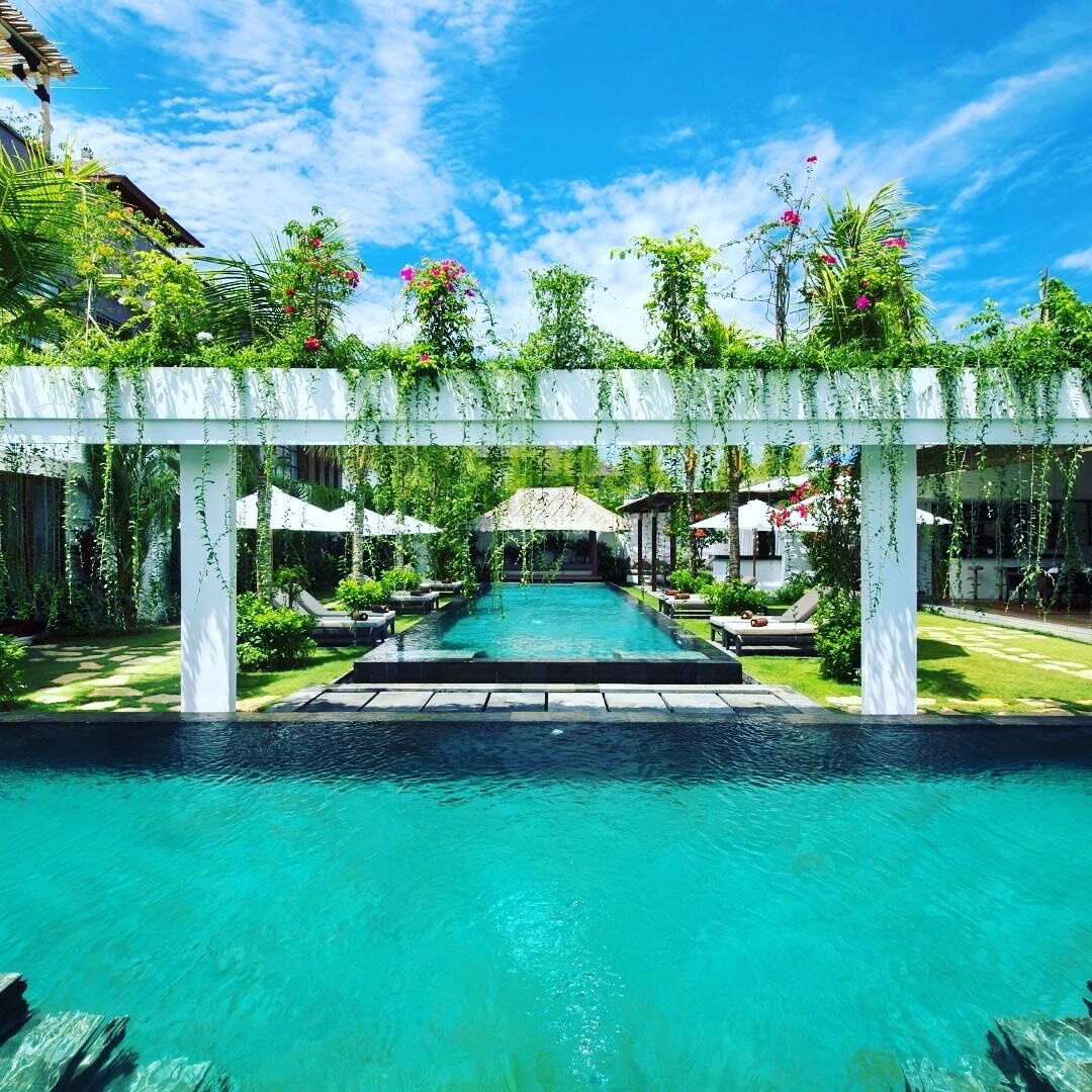 Slide back the garden gates and you have connecting Villa estates, a great solution for 10 plus bedroom private retreat locations 🌴☀️🌴