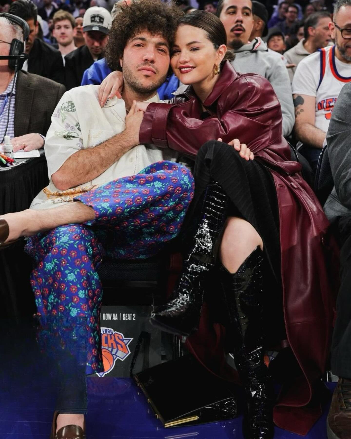 #SelenaGomez in @ducielondon with #bennyblanco for a #Knicks game in NYC &hearts;️ @erinwalshstyle