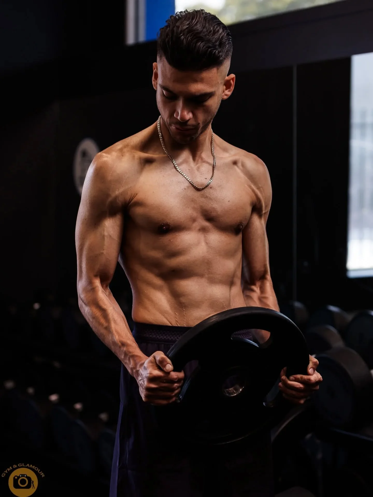 Flexing  @madjidash 
#fitnessphotography #fitness #fitnessphotograper #gymandglamourphotography #tamron70200g2 #fitnessphotograper #gymphotography