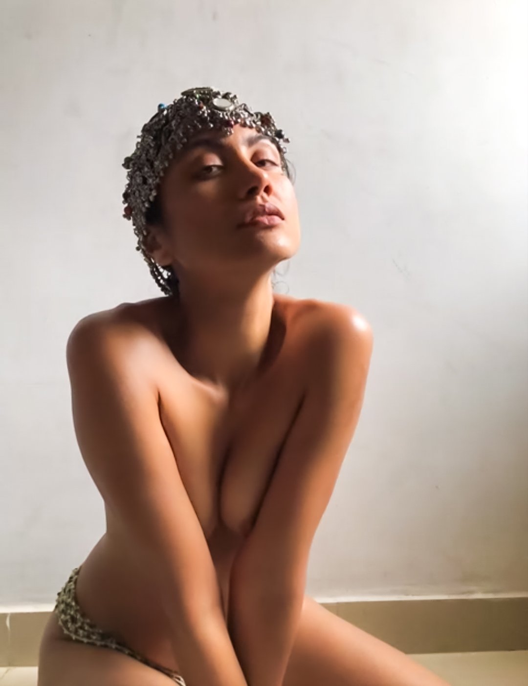 Boudoir photographer providing professional posing guidance in Sydney