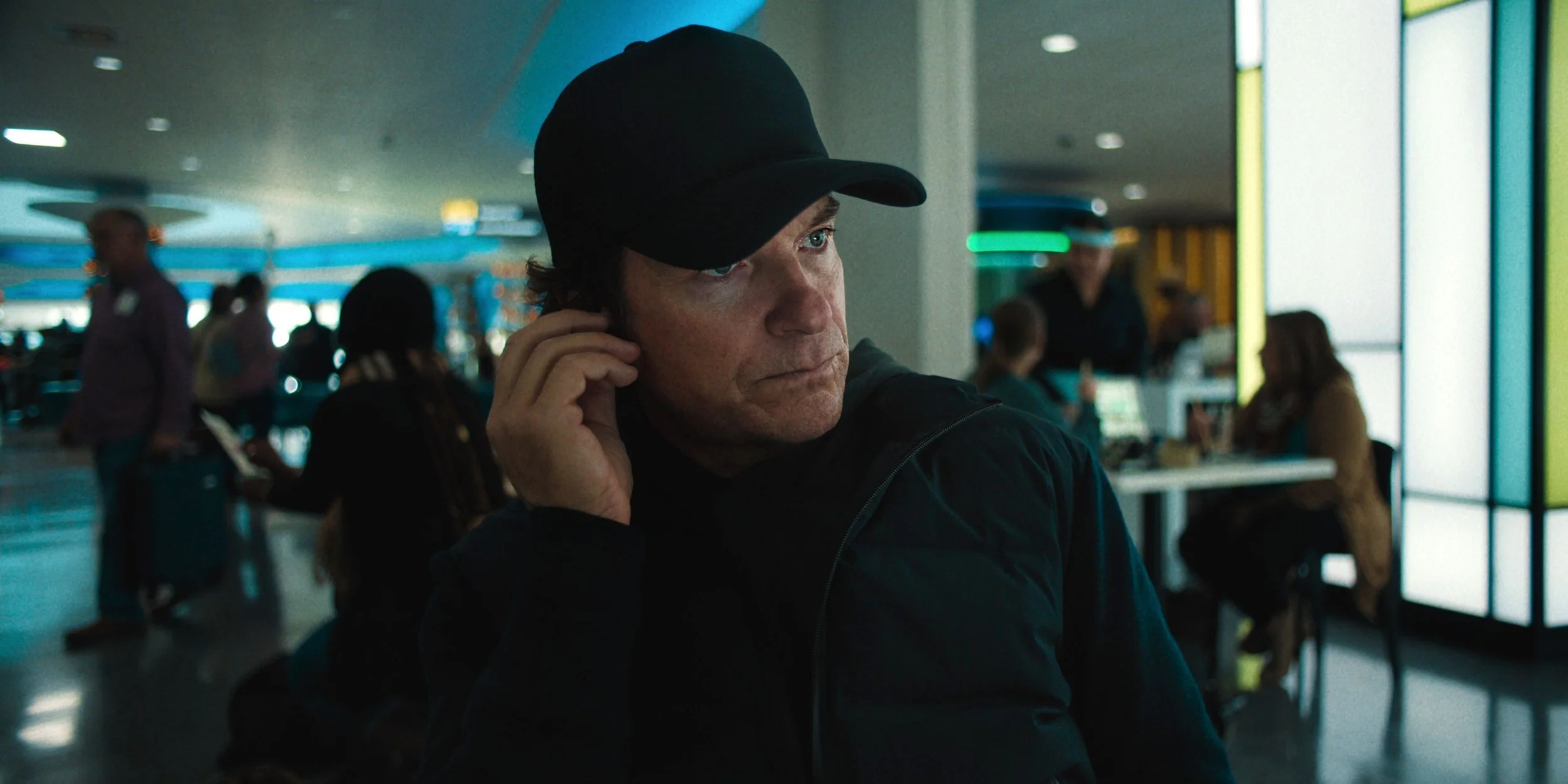 jason-bateman-in-all-black-looking-intense-and-checking-his-earpiece-in-carry-on.jpg