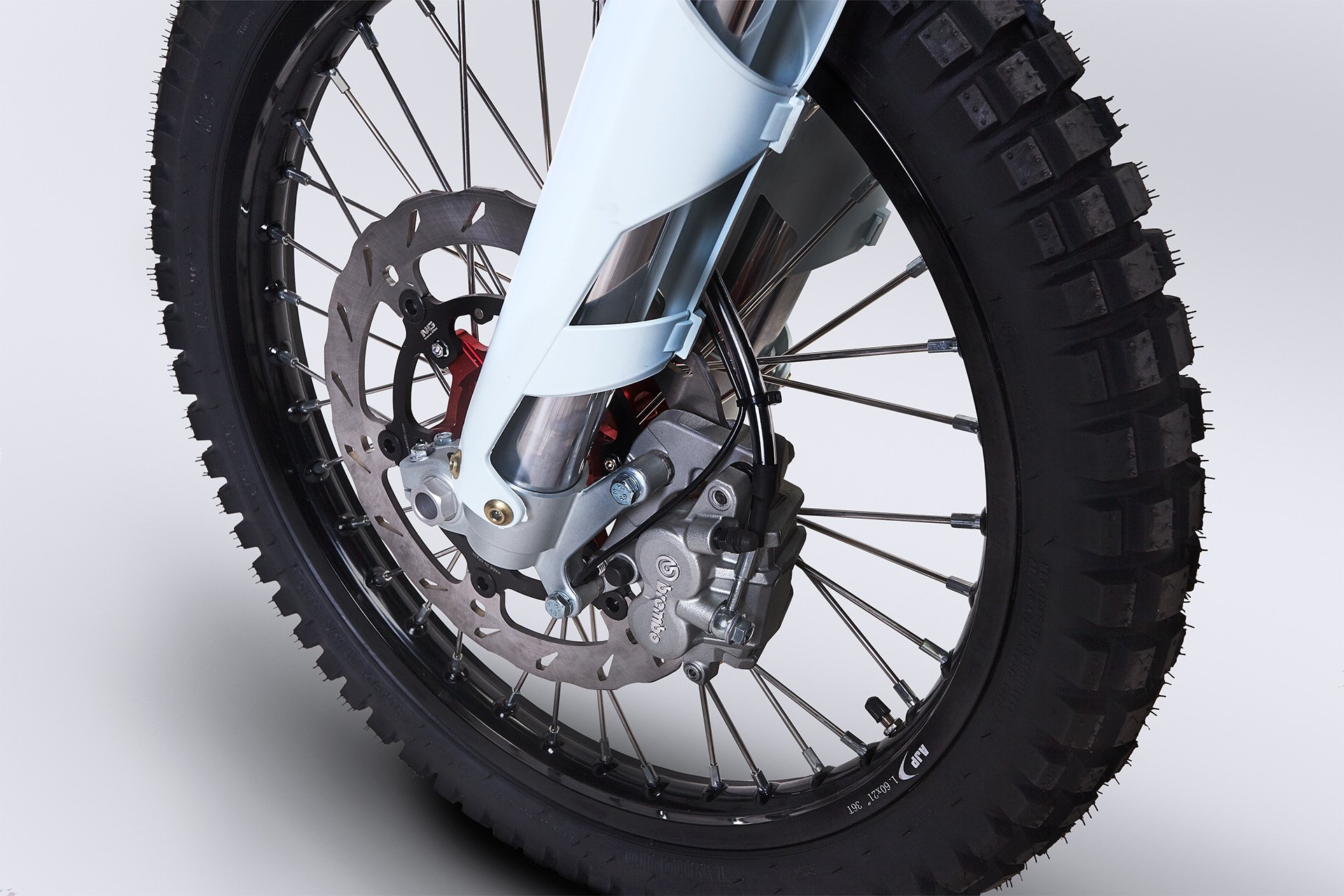 ajp_pr7_650_frontwheel.jpg