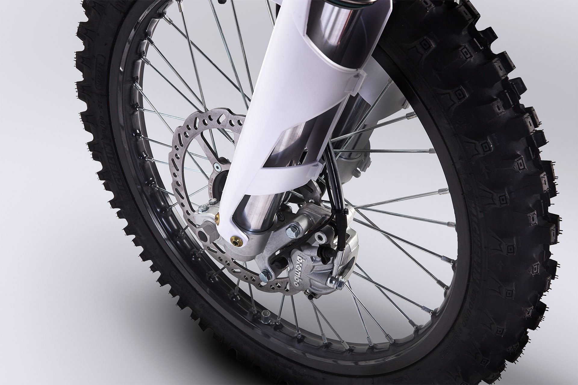 ajp_spr_250_en_frontwheel.jpg