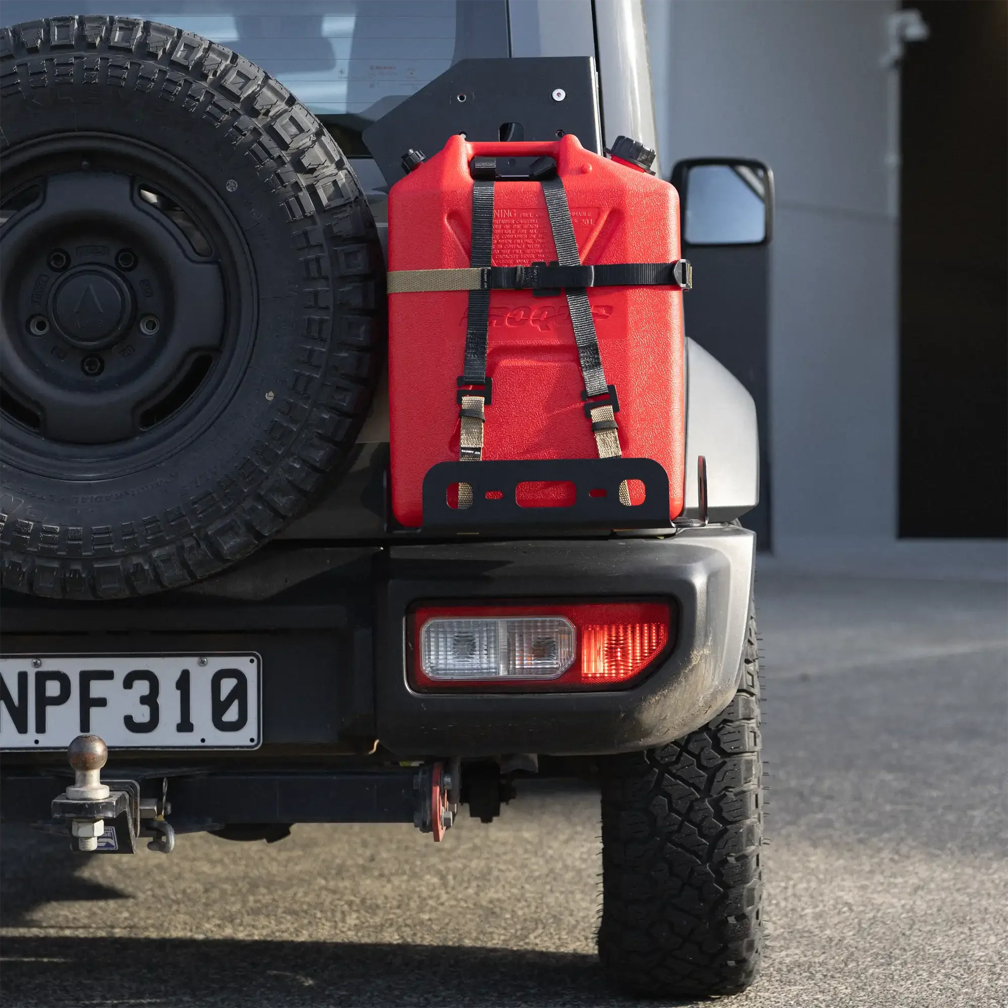 20l jerry can mount Jimny.webp
