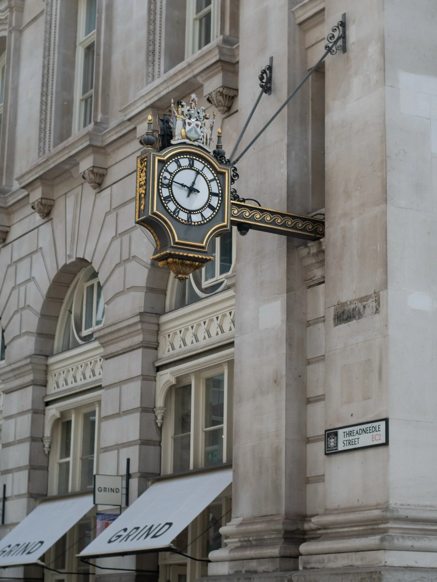 Architectural obsession.  #london #bank #londonexchange 🏦🇬🇧
