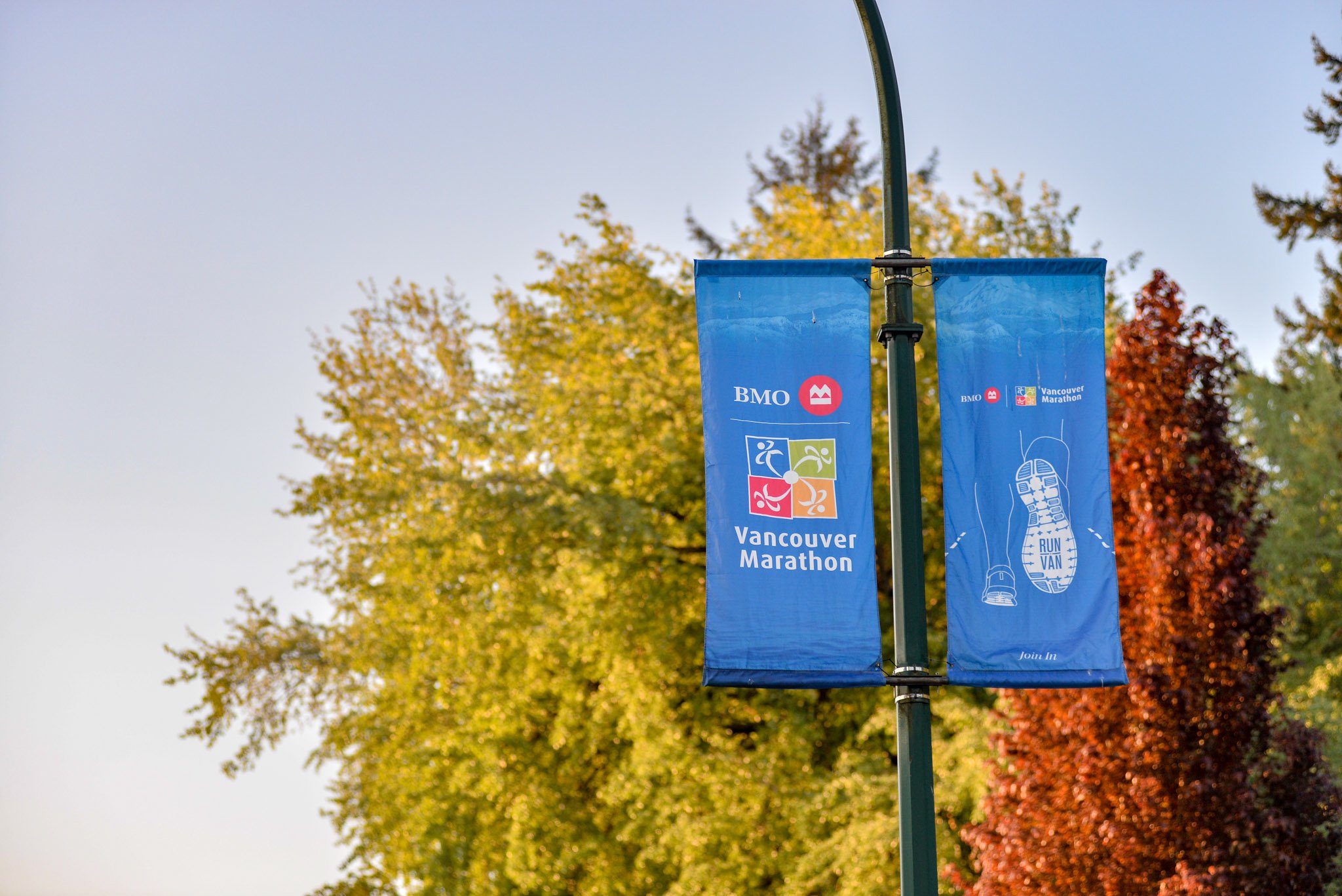 00-21KM-2025-CC-BMO_5596-sign-BMOVancouverMarathon-RUNVAN.jpg