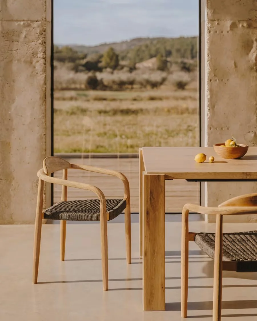 This chair has been designed with a solid acacia frame and a handwoven seat 💫

Even better, the eco-friendly materials have been treated to make them suitable for use in covered outdoor spaces.

Discover them instore here at AMARI for yourself and e