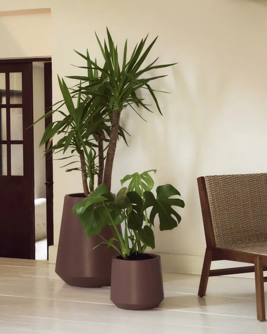 The Calun collection, with minimalist influences and simple lines, adds personality to your spaces. It is made of cement and is weather-resistant, so you can enjoy it indoors and outdoors.

2 piece set available instore now ❤️