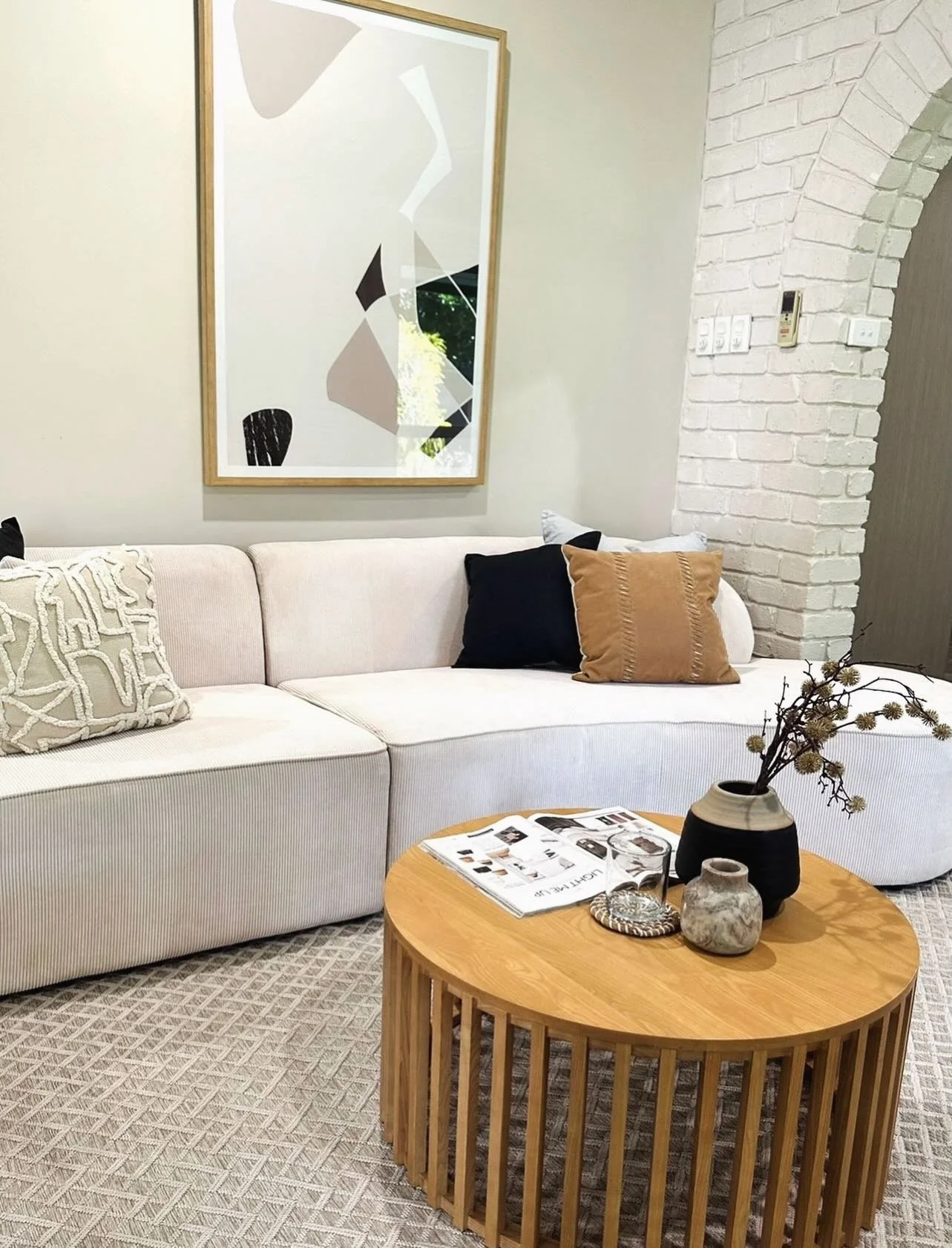 Marshmallow moments 🤍
Soft layers, gentle curves, and that cloud-like calm buyers fall for.  Agent | @smartrealestate_darwin