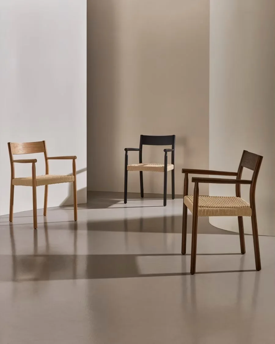 Classic 🖤
The Yalia chair is a handcrafted design with a solid oak wood structure and a seat made of hand-braided paper rope. It is ideally finished to allow nature into your house.

@kavehome_au