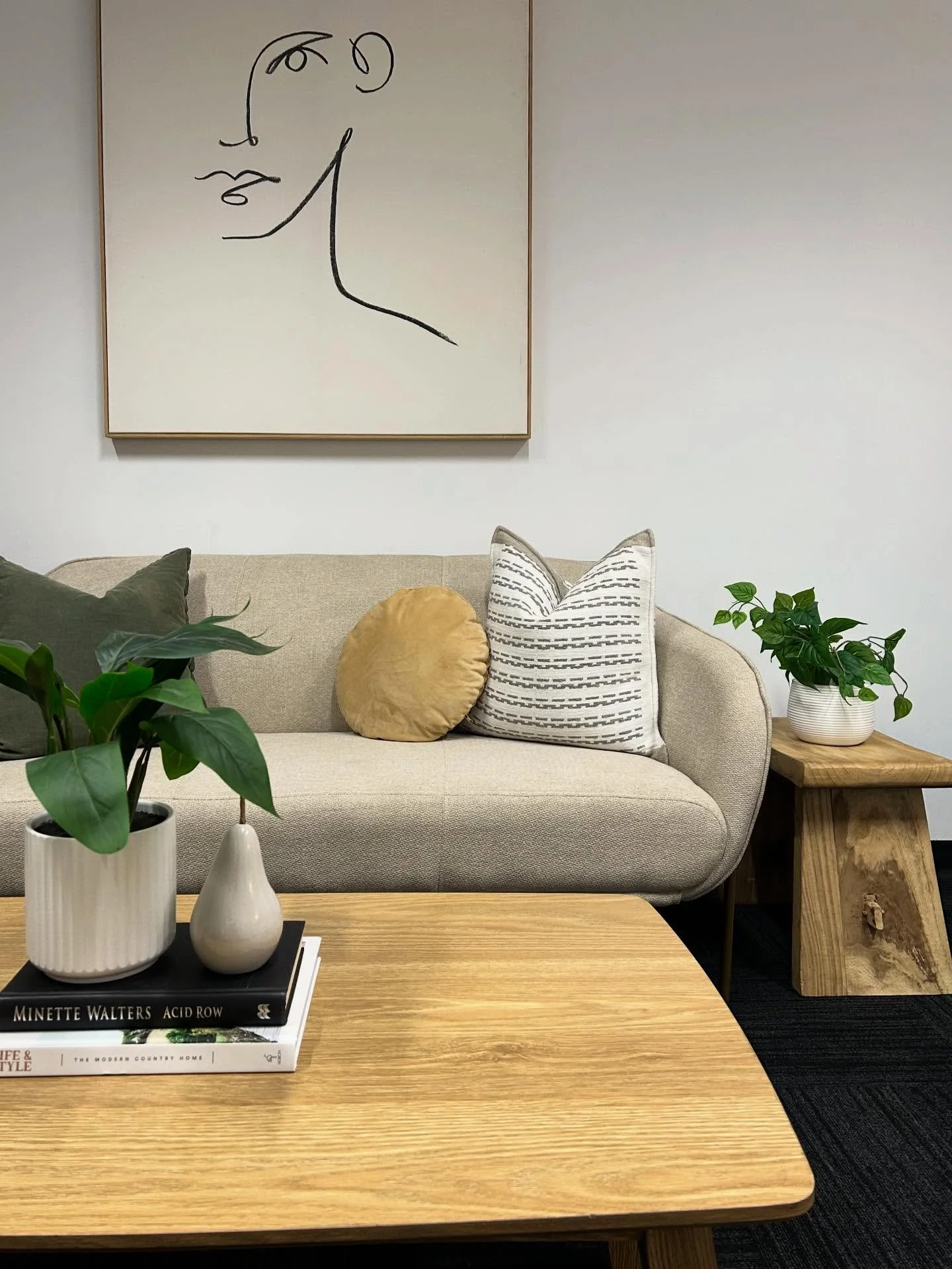 End of the week vibes ✨

Calm, zen and peaceful areas within the office. 
This is a snippet from a commercial property we styled last year, transforming it from a small windowless room to a cosy and inviting space 🙌🏽

Happy Friday 🤍