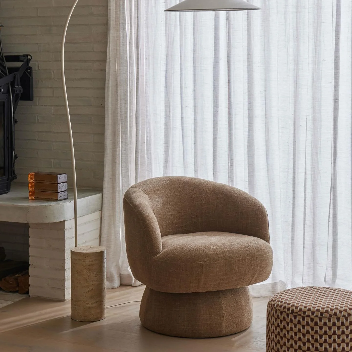 Peep our new floor lamp 💡 
The Serra Floor Lamp brings visual interest to any interior. The arched silhouette sits atop an cement base for an industrial feel, while the conical shade promises plenty of glow with its wide shape and gold-tone metal ac