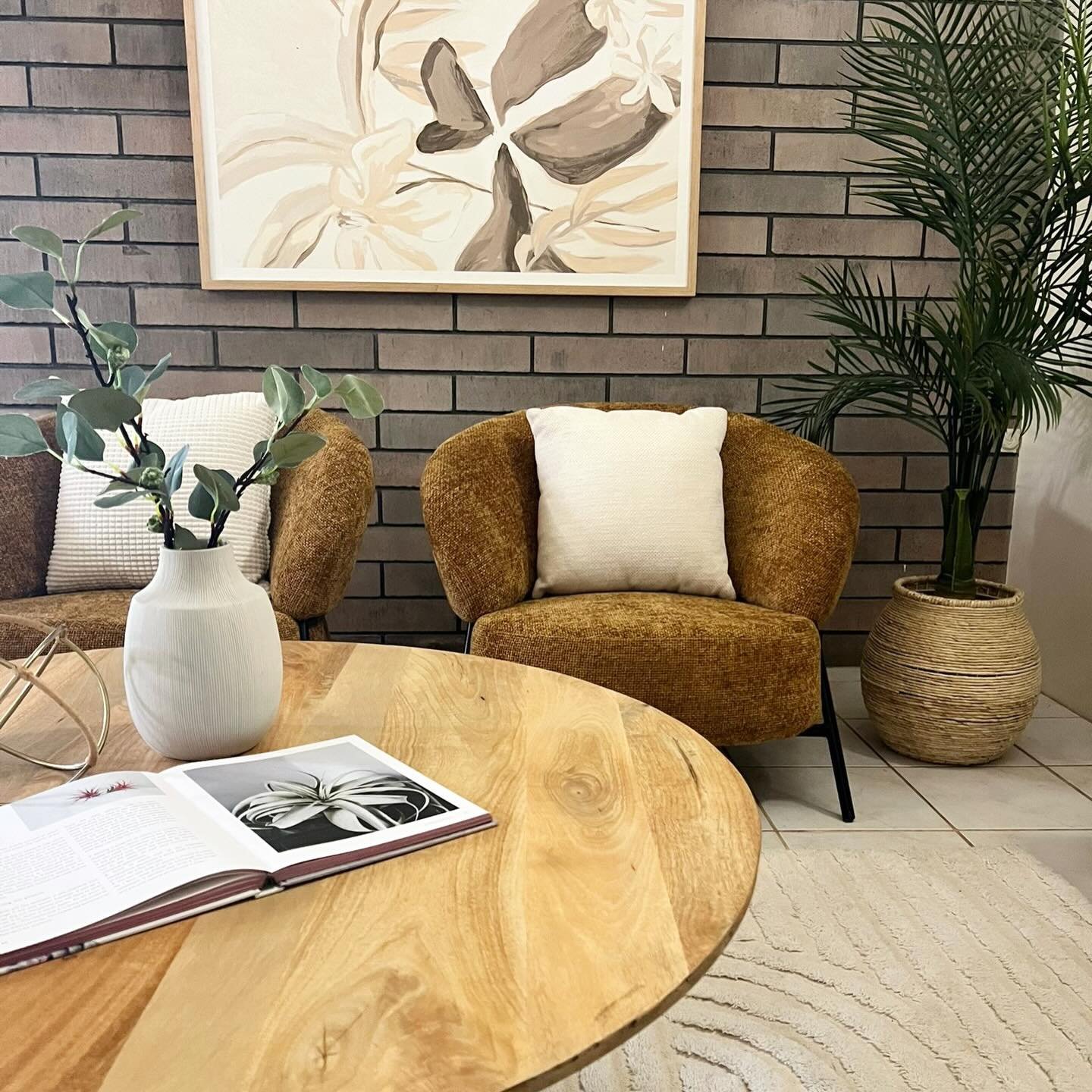 What a golden little home 🏠 
Solid, tranquil, and already under contract ✔️ 

Agent | @raineandhorne.darwin @mariagreensill.rhd